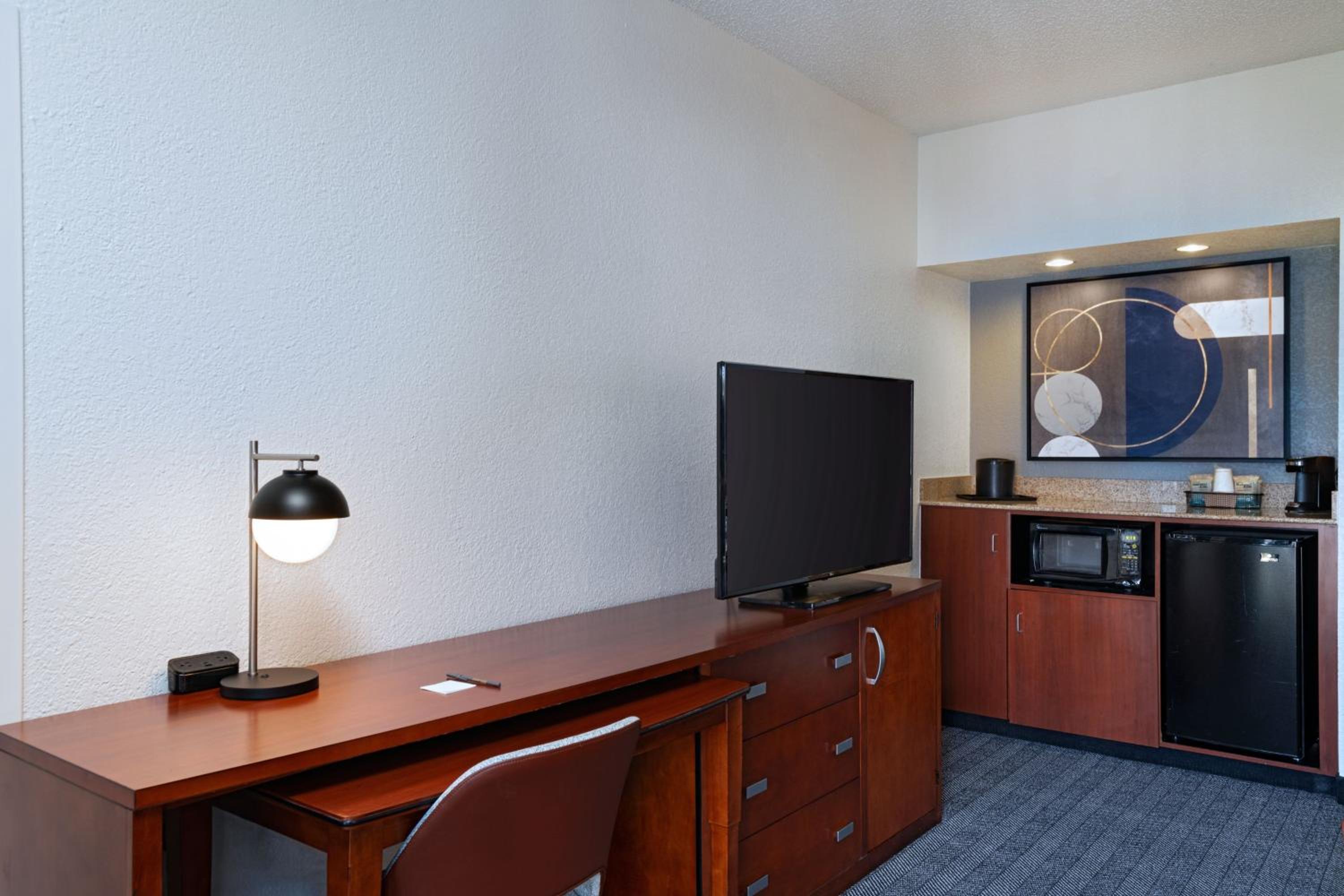 One-Bedroom Suite with King Bed and Sofa Bed - Photo 5