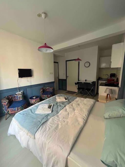 Studio Apartment photo 2