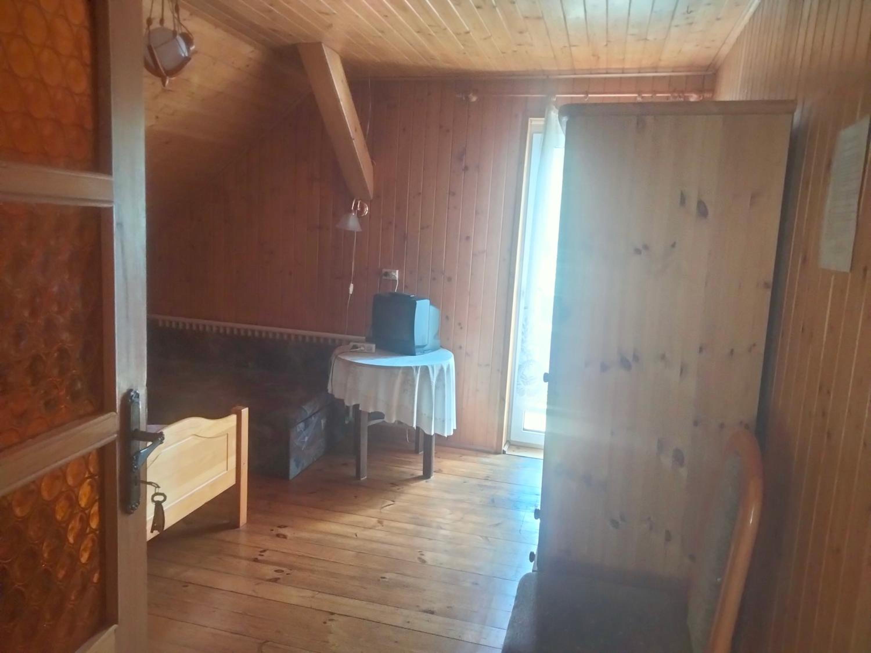 Standard Double Room - Photo 12