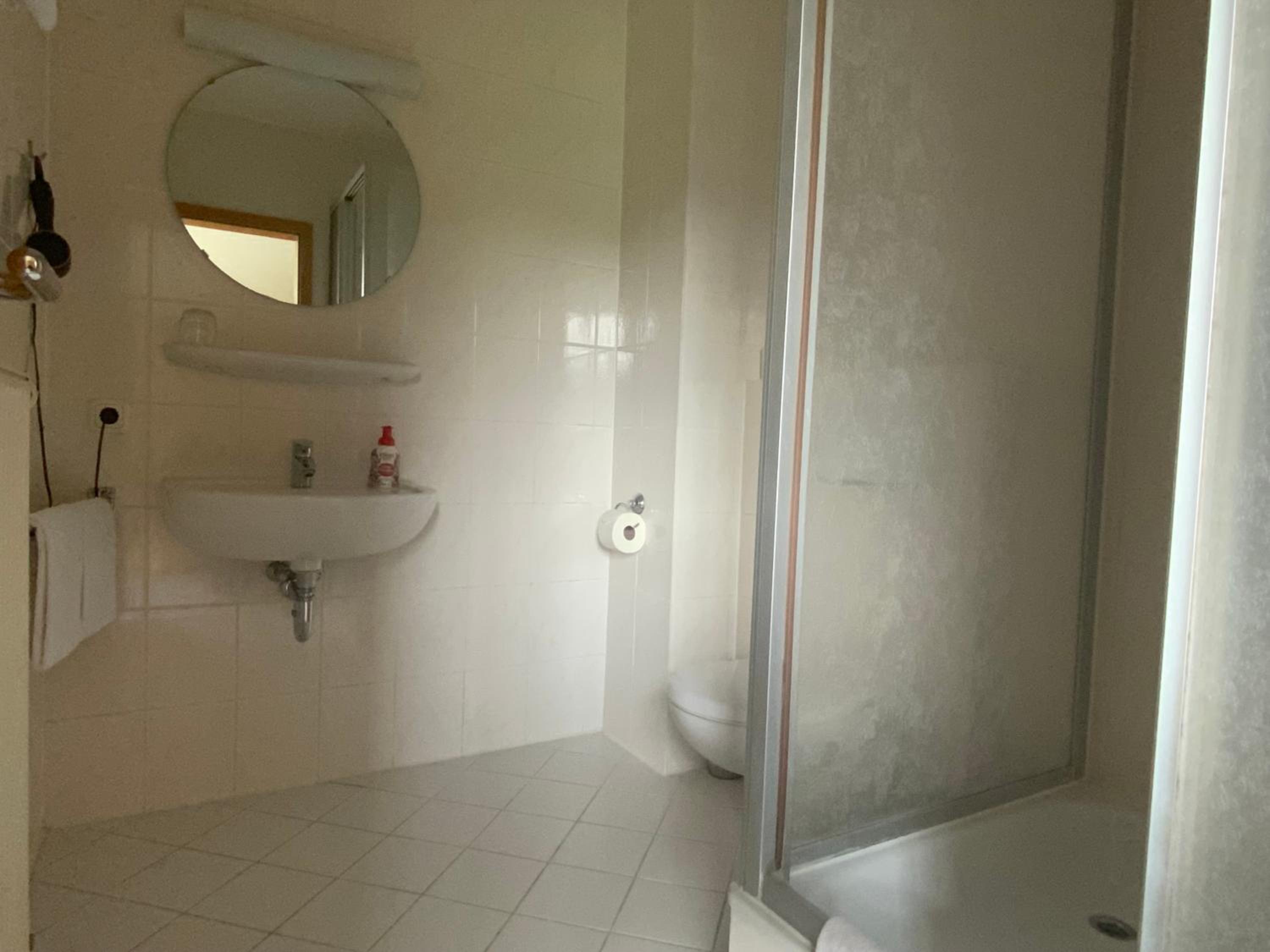 Standard Double Room - Photo 10