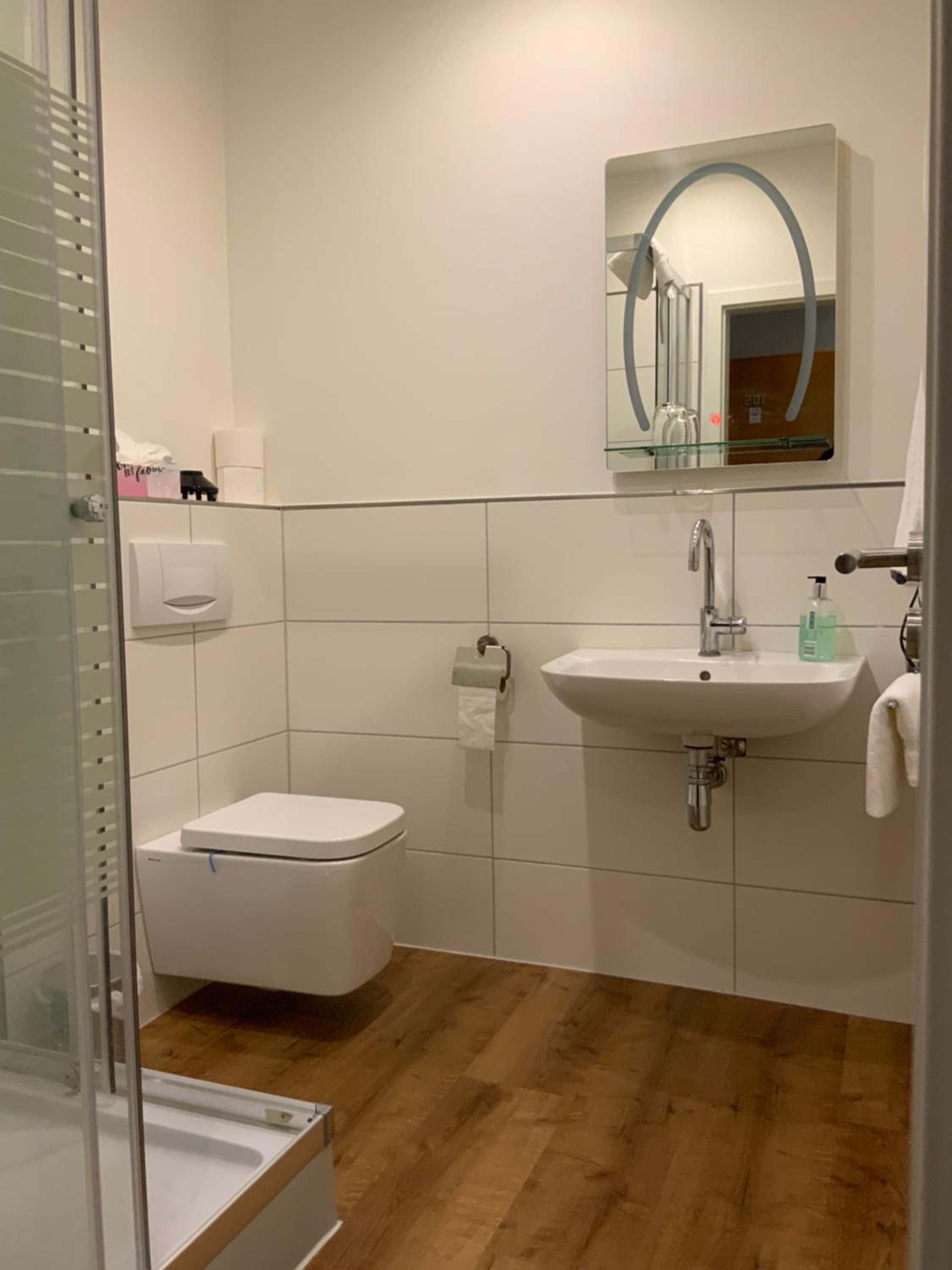 Standard Double Room - Photo 8