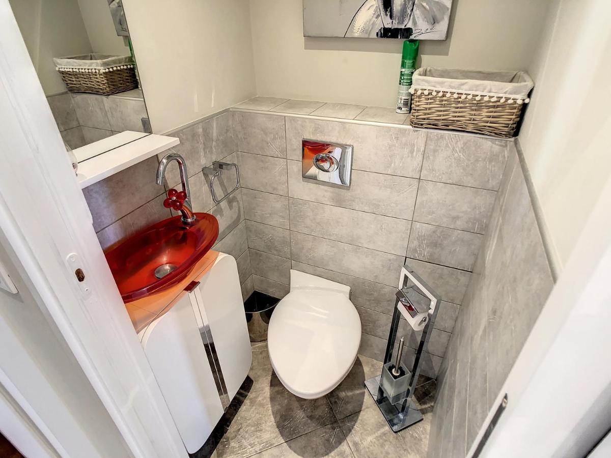 Two-Bedroom Apartment (4 Adults)