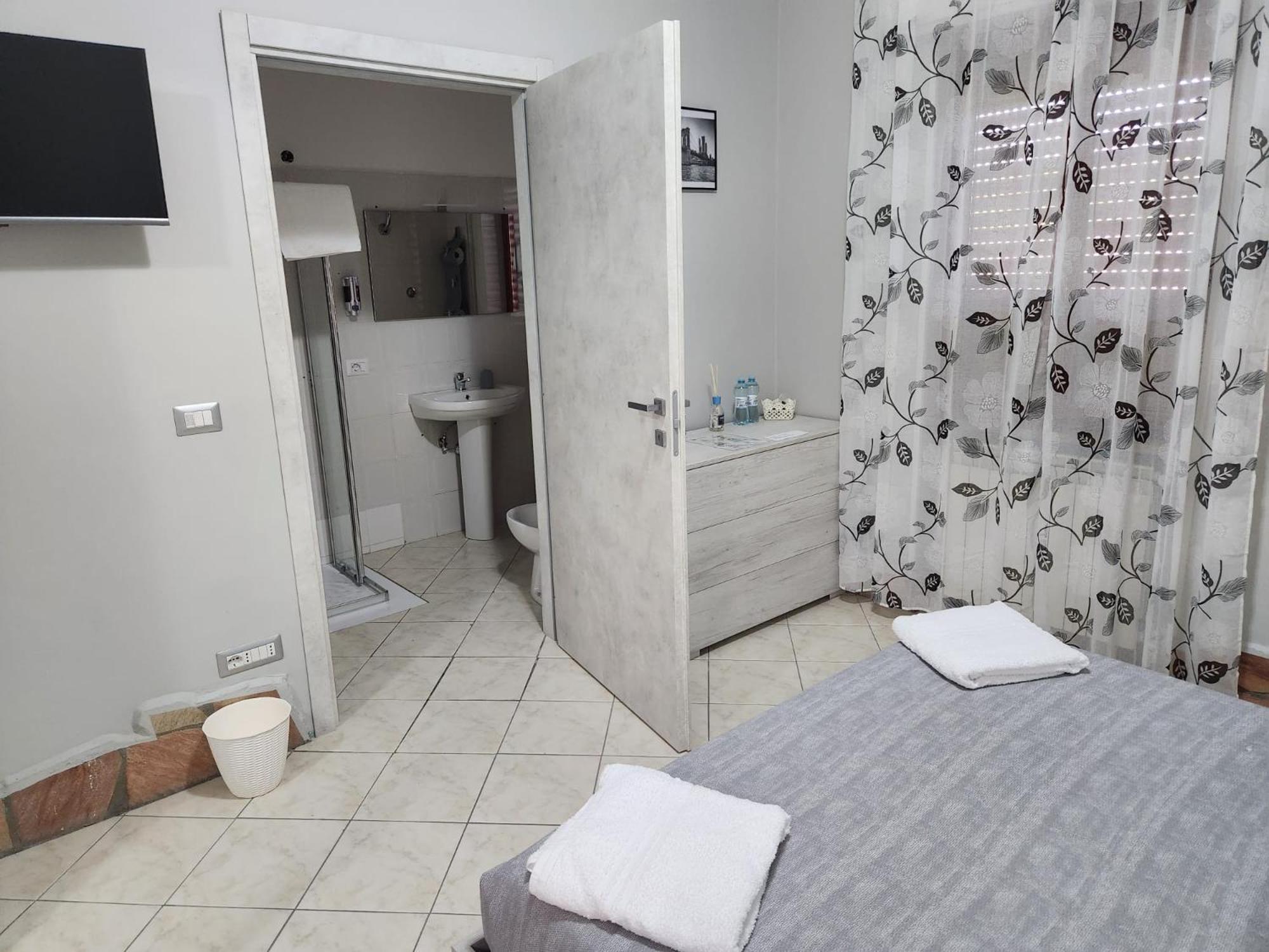 Double Room with Private Bathroom photo 3