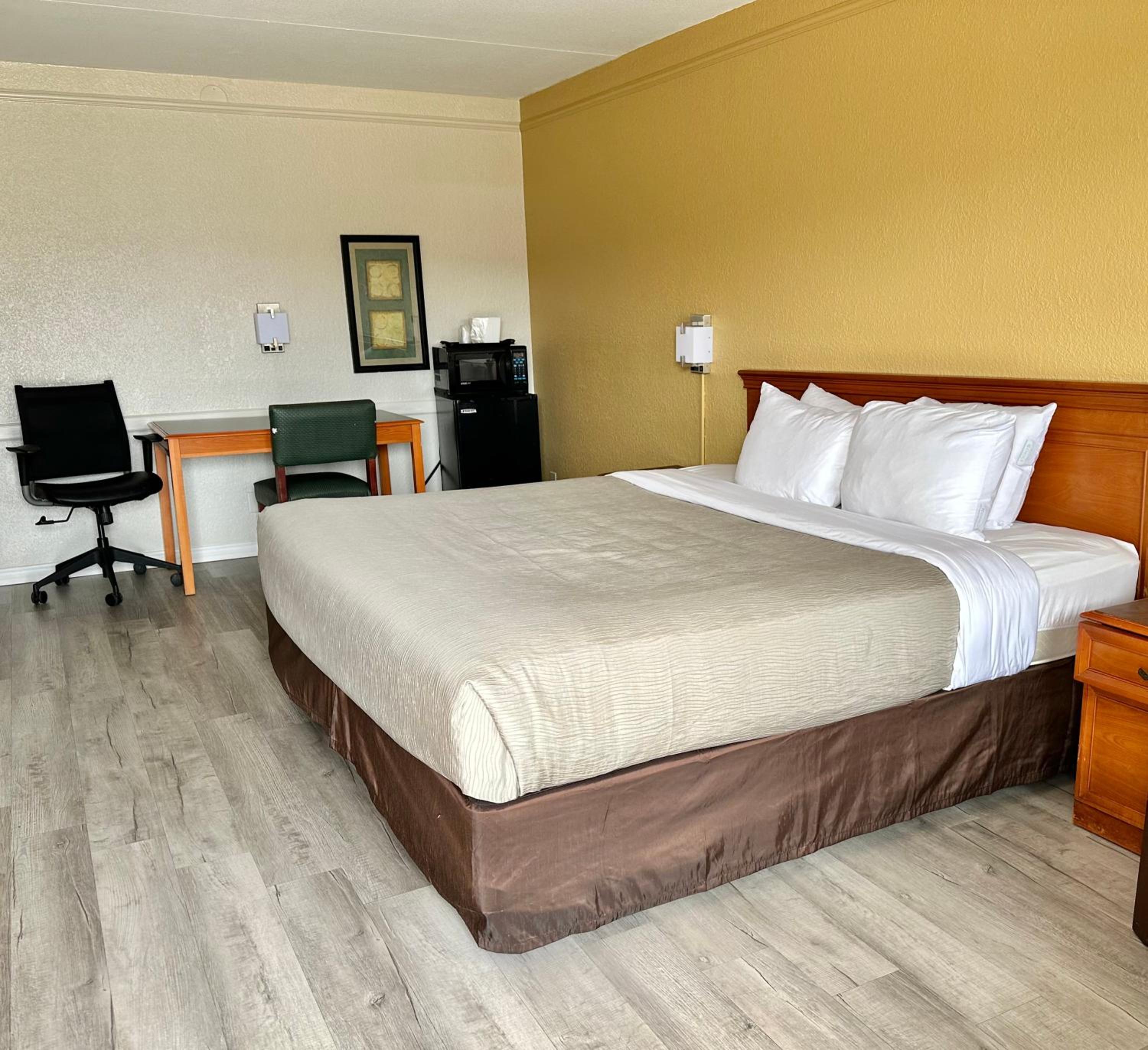 King Room Non-Smoking - Photo 6