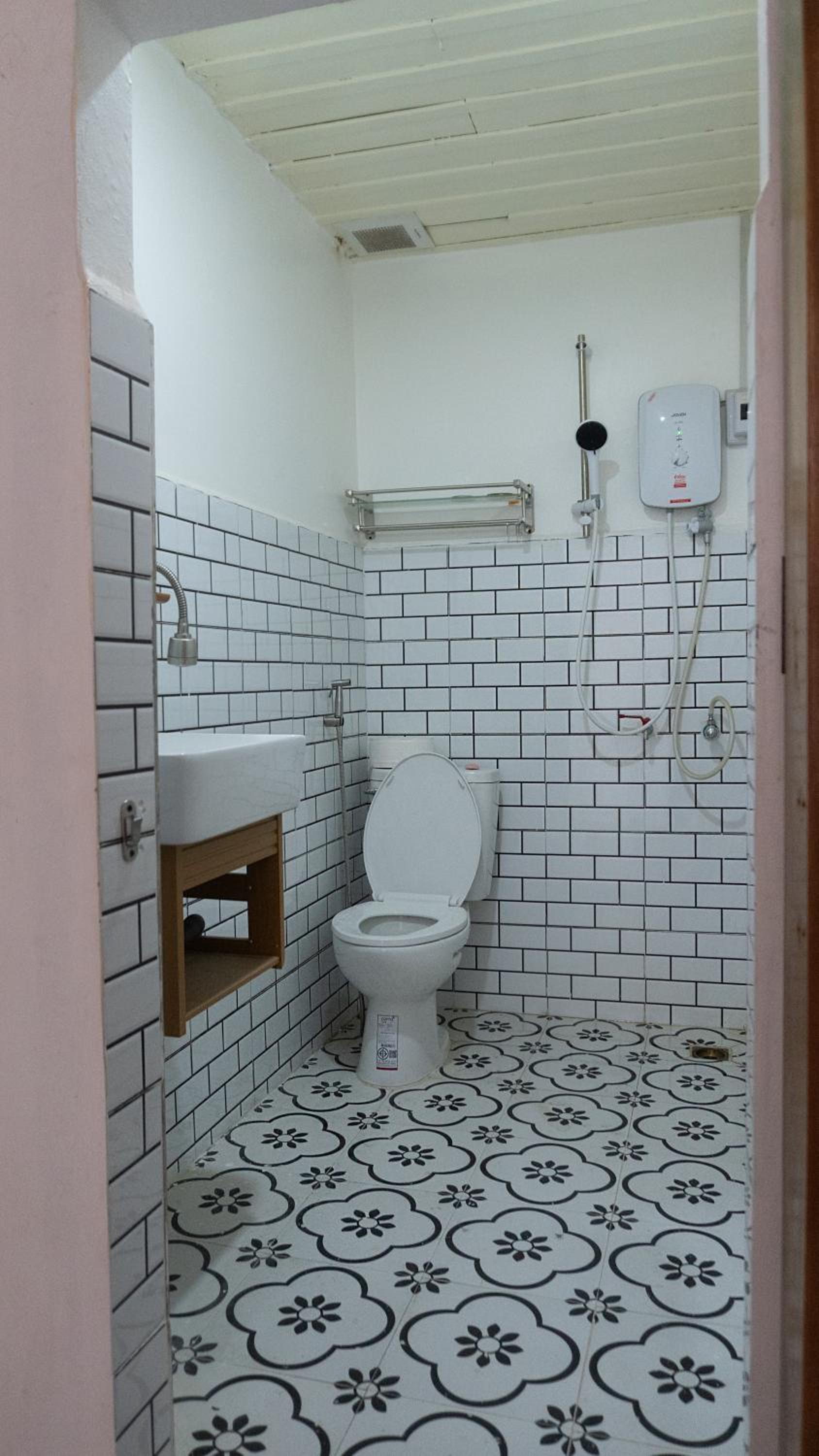Standard Double Room with Shared Bathroom photo 3