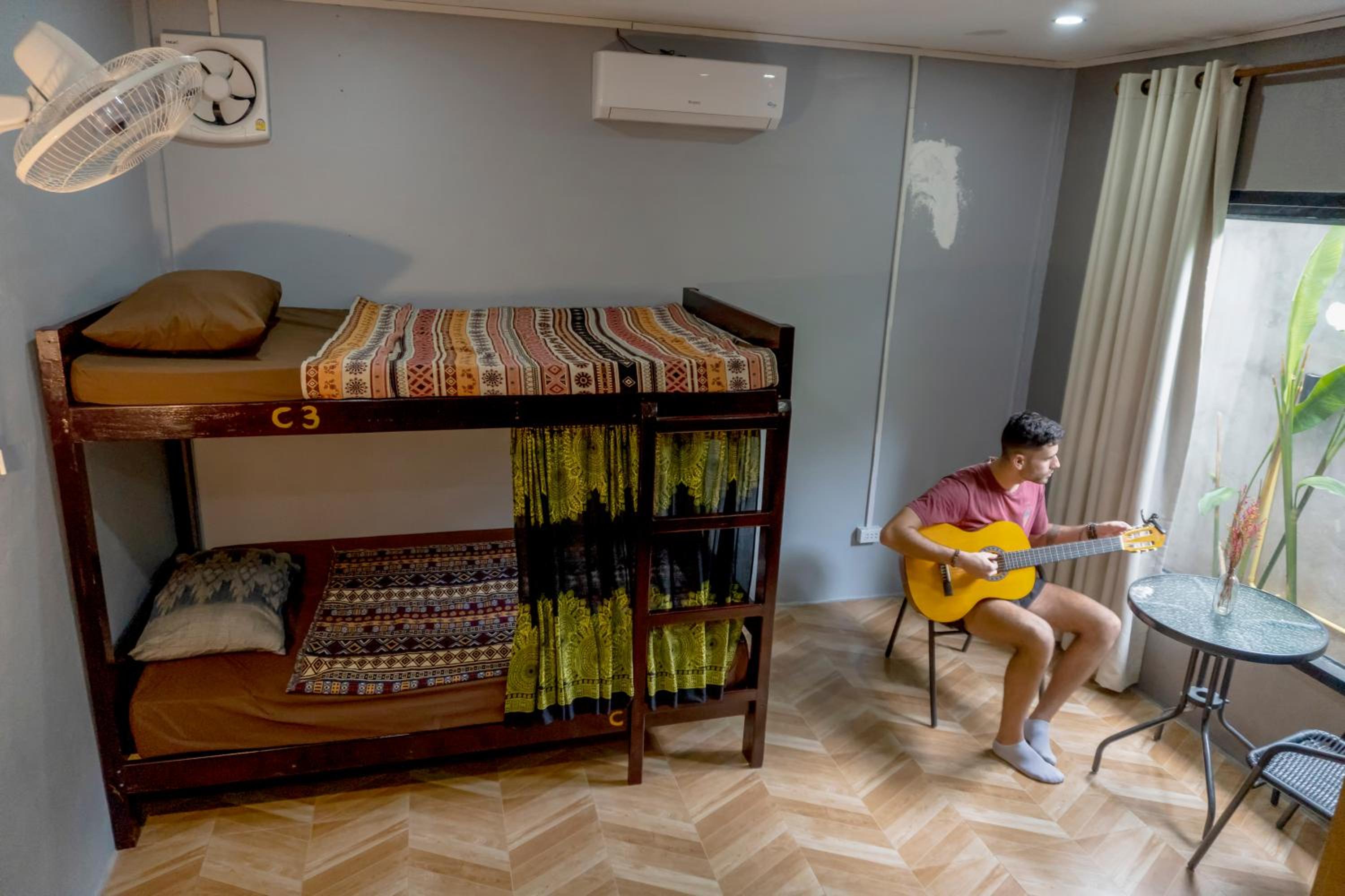 6-Bed Mixed Dormitory Room photo 1