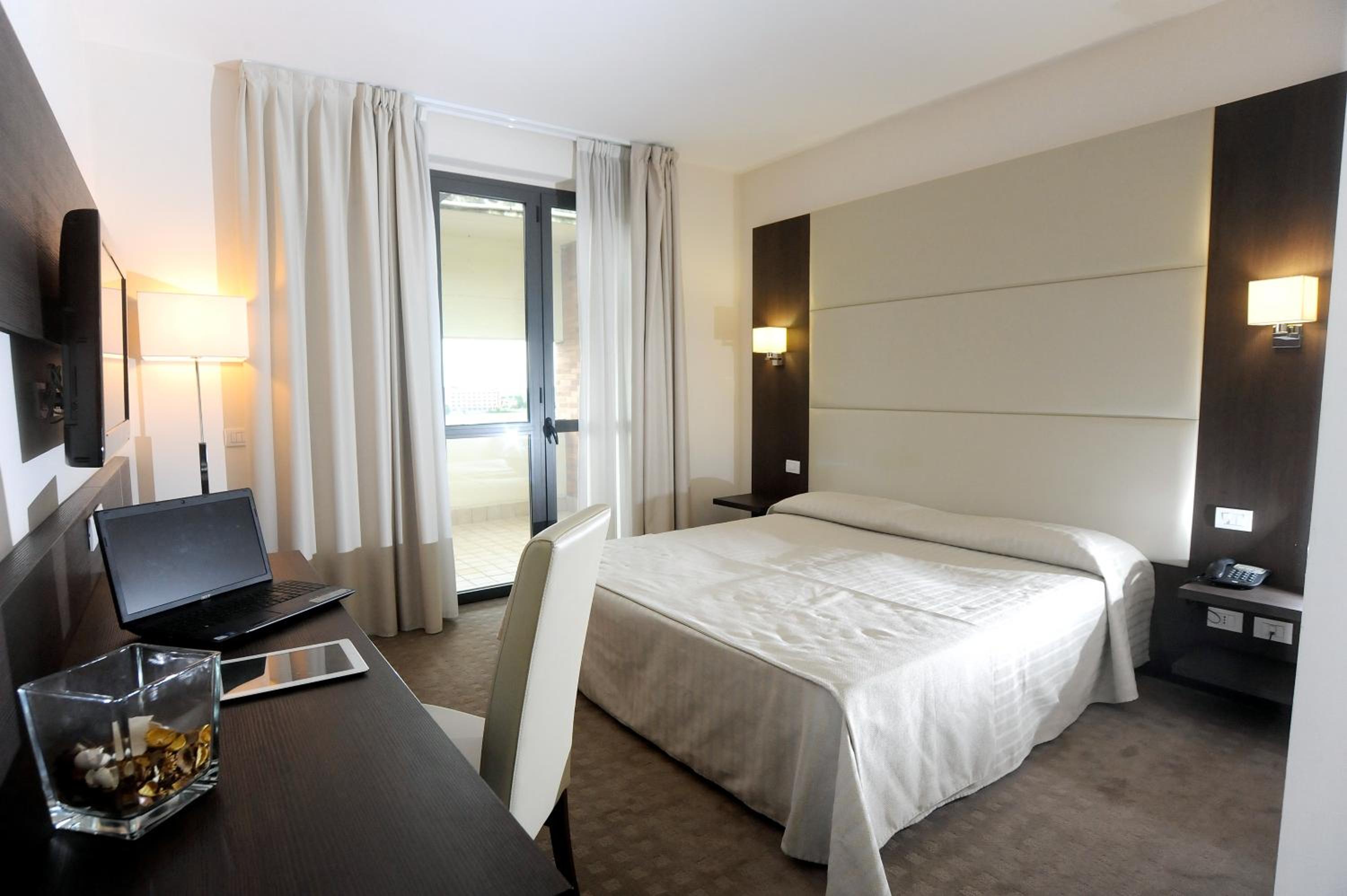 Deluxe Double or Twin Room photo 2