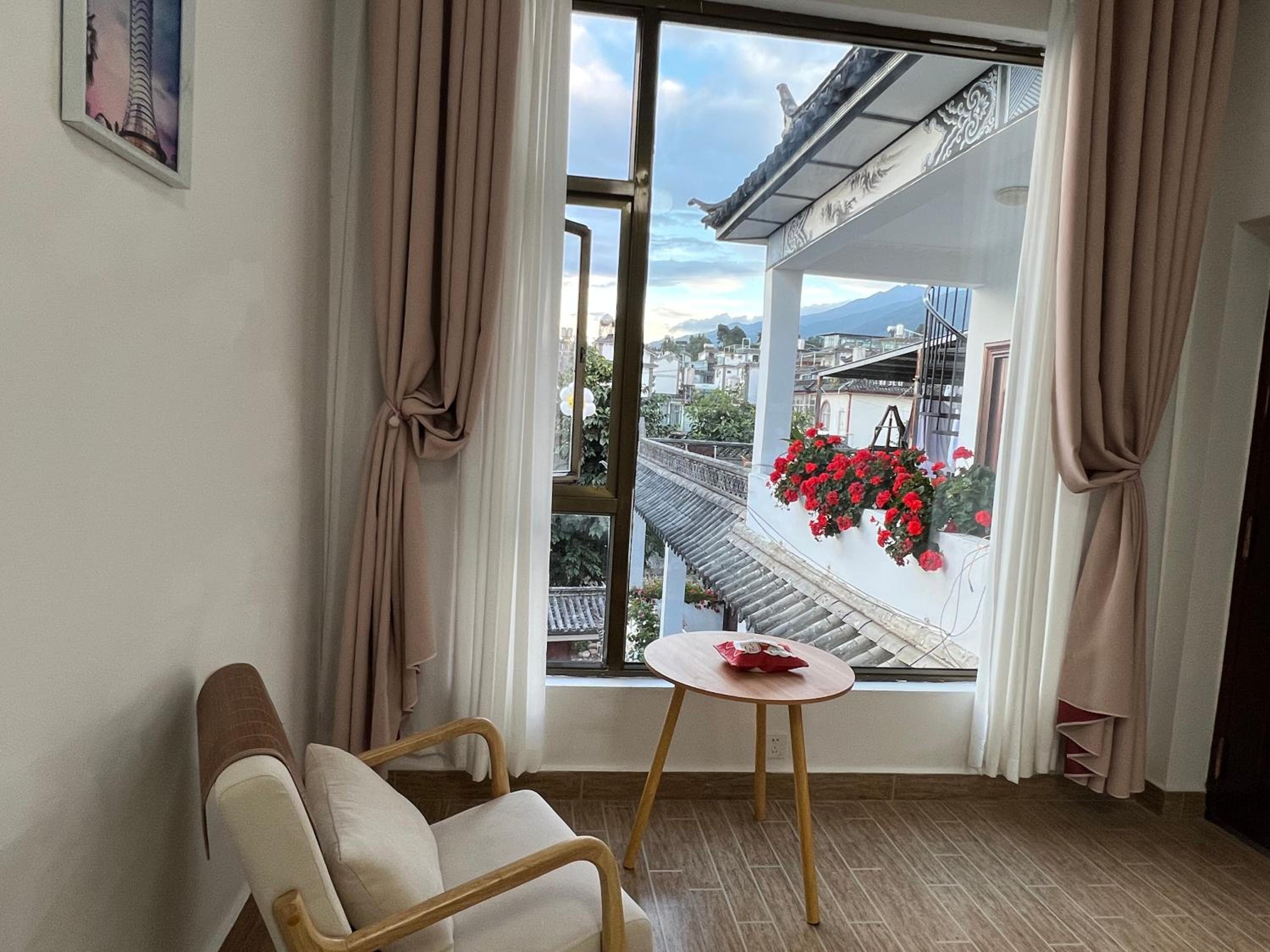 King Room with Mountain View photo 2