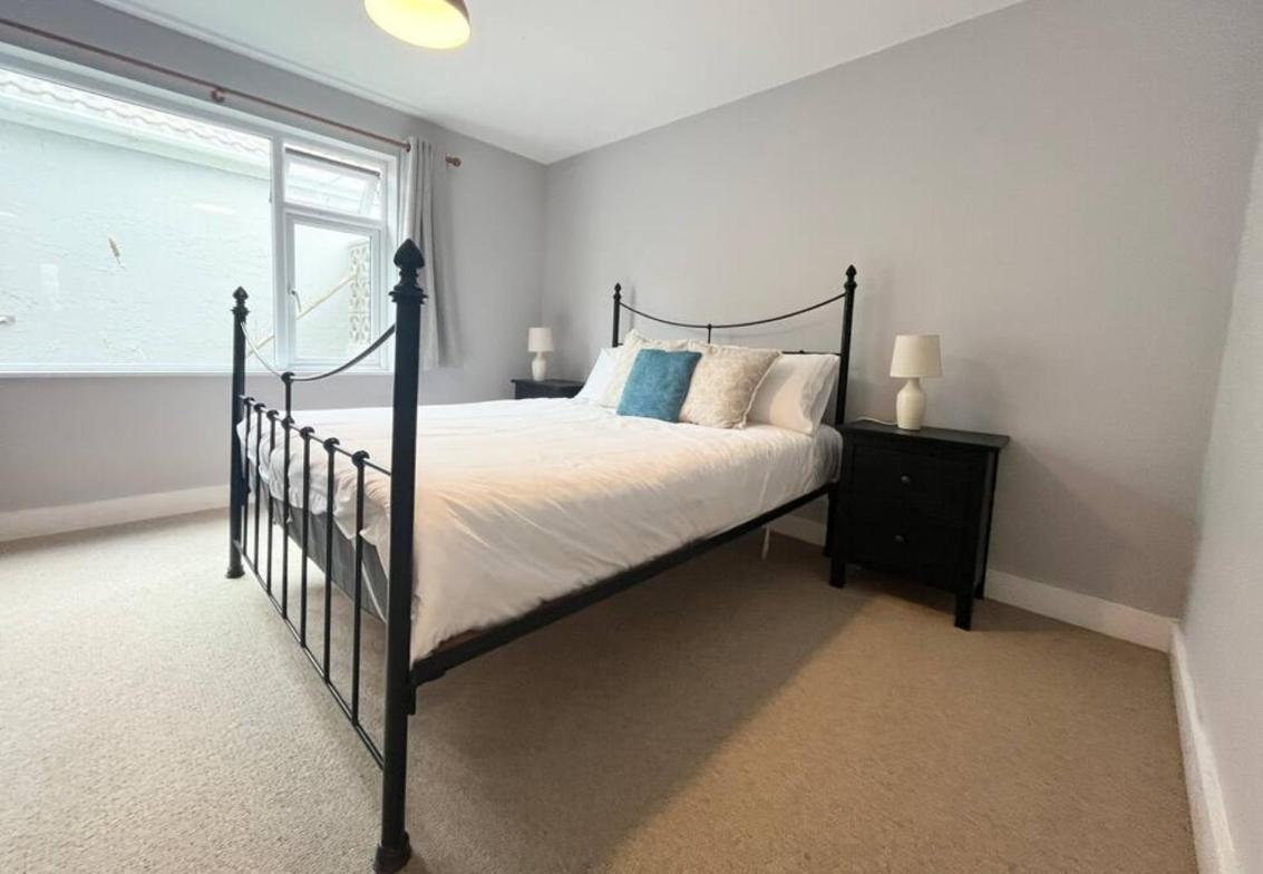 Three-Bedroom House photo 2
