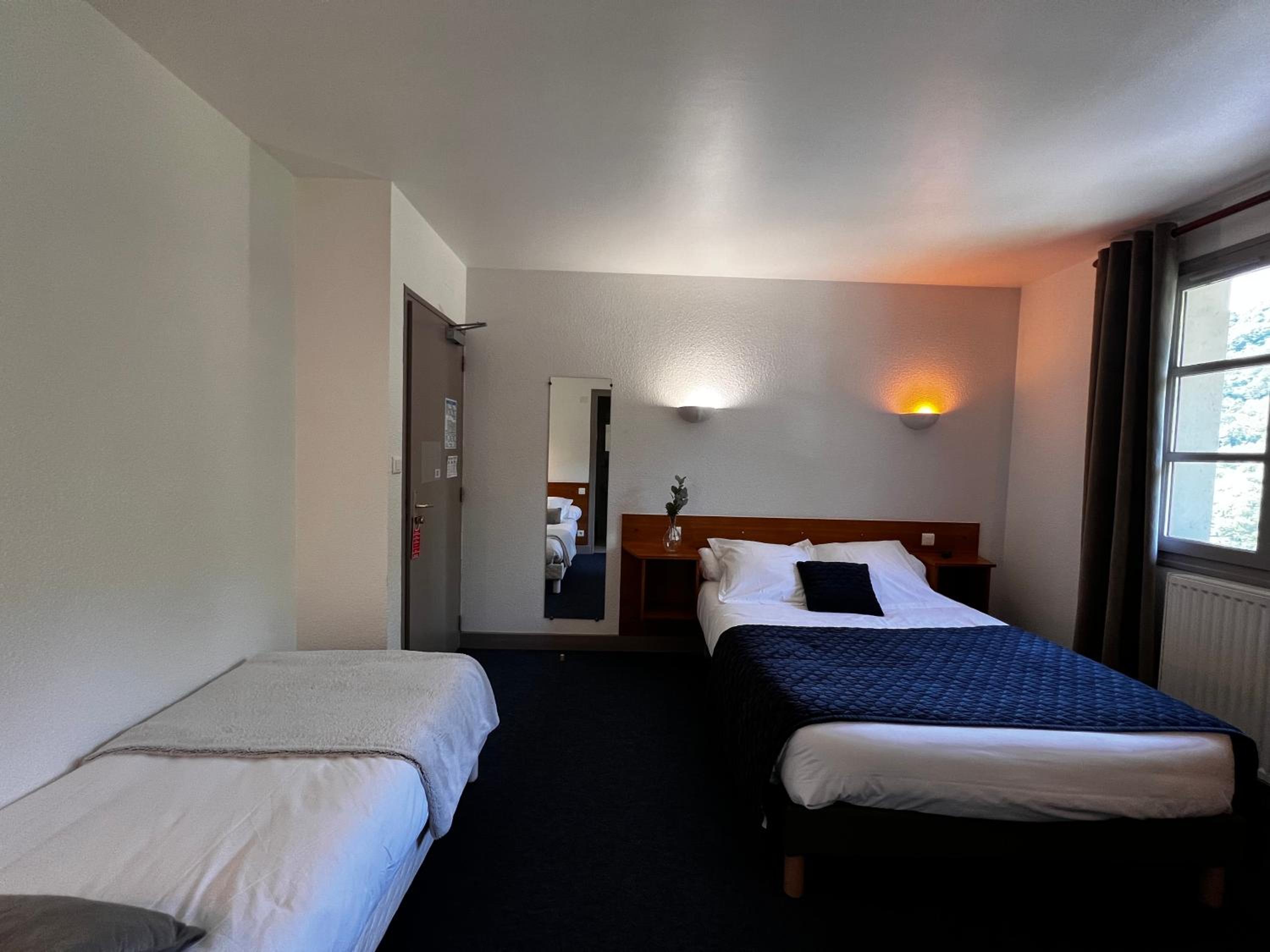 Triple Room - Disability Access - Photo 1