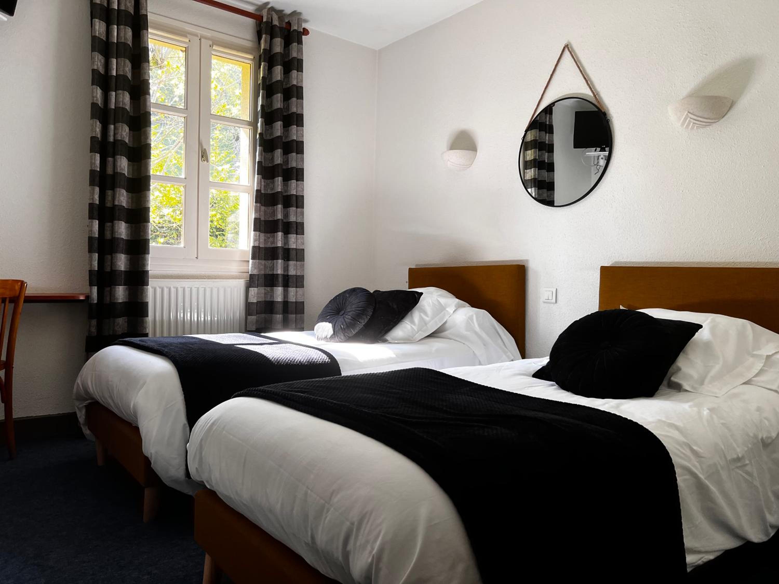 Twin Room with Garden View - Photo 1
