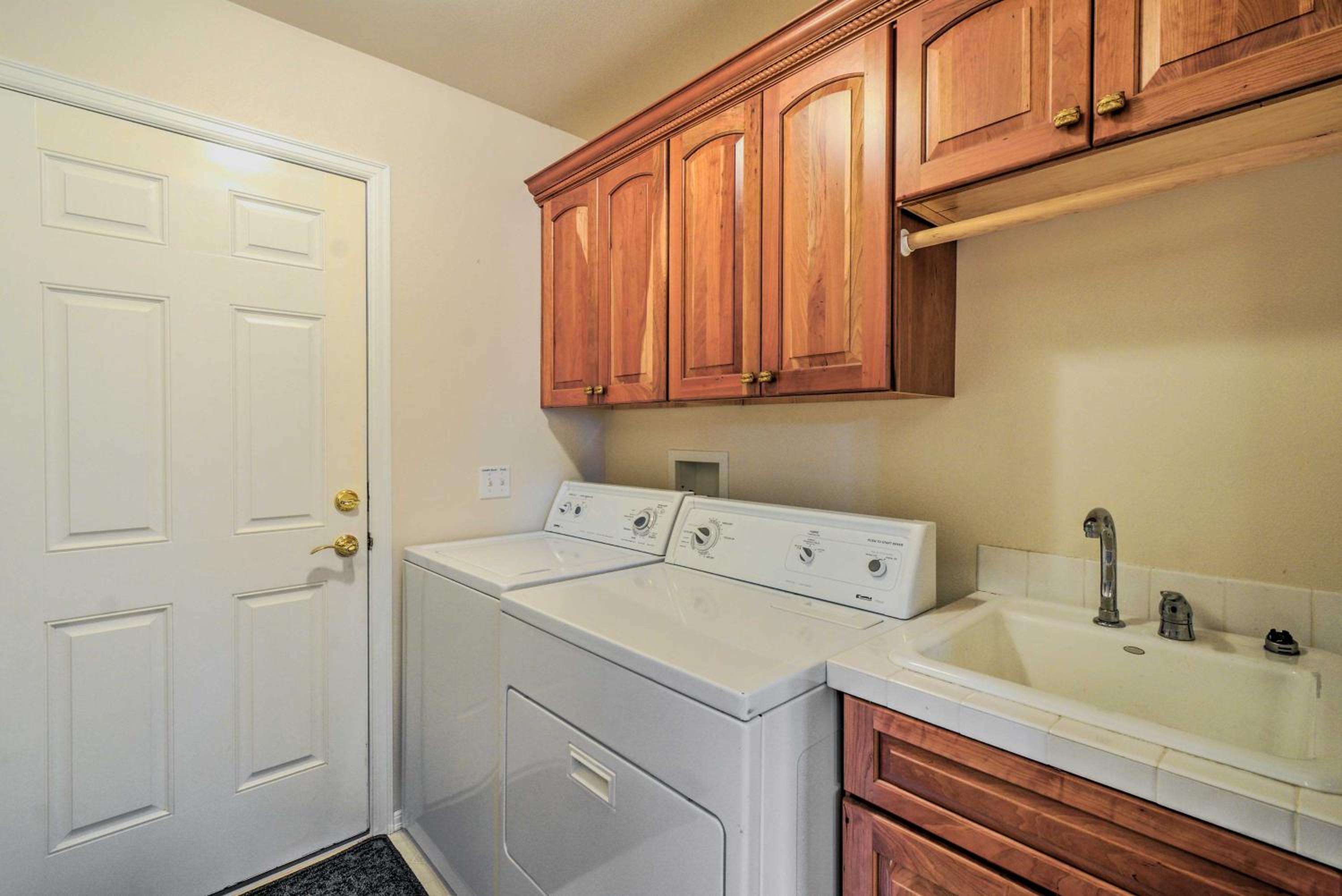 Three-Bedroom House photo 2