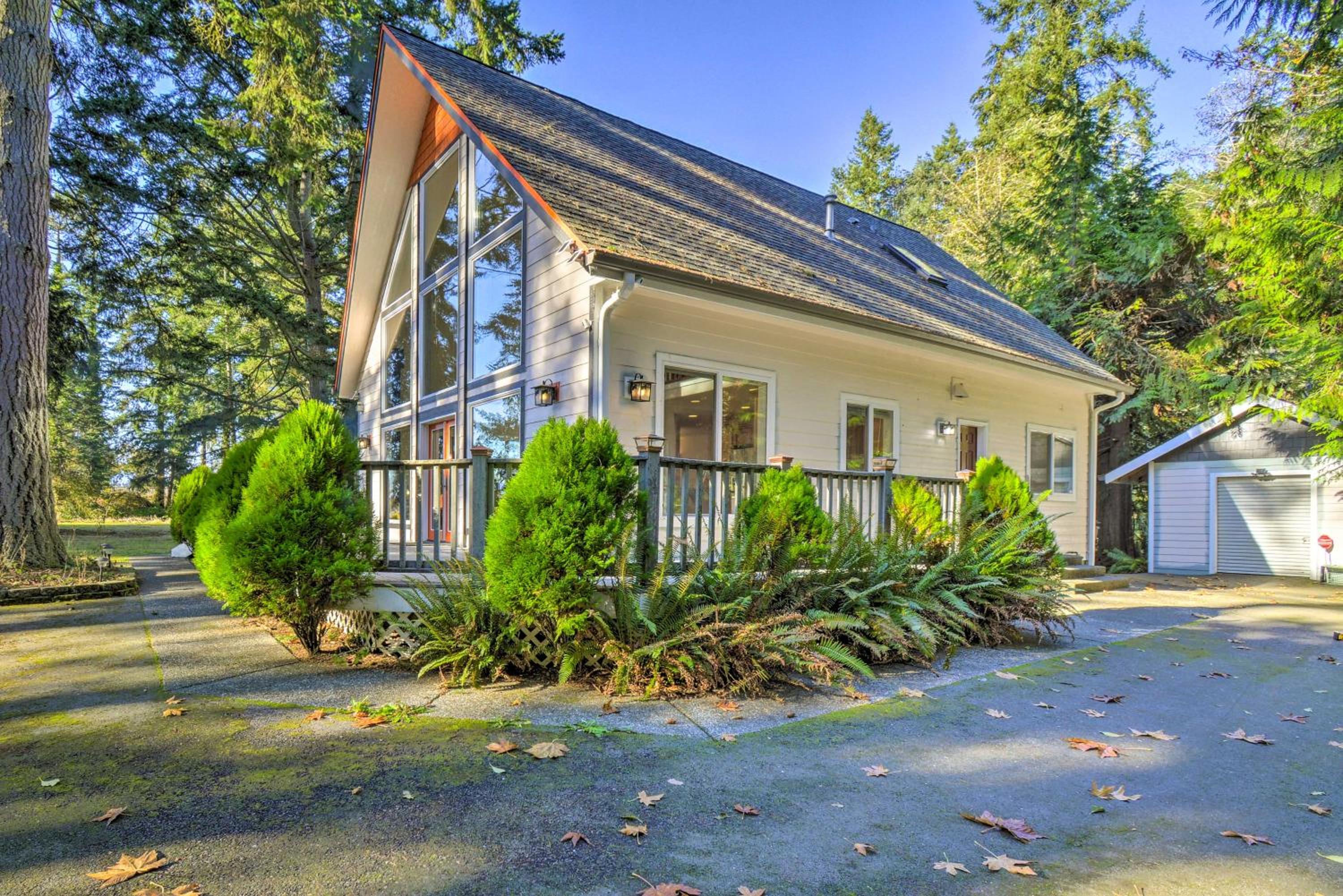 Three-Bedroom House photo 3