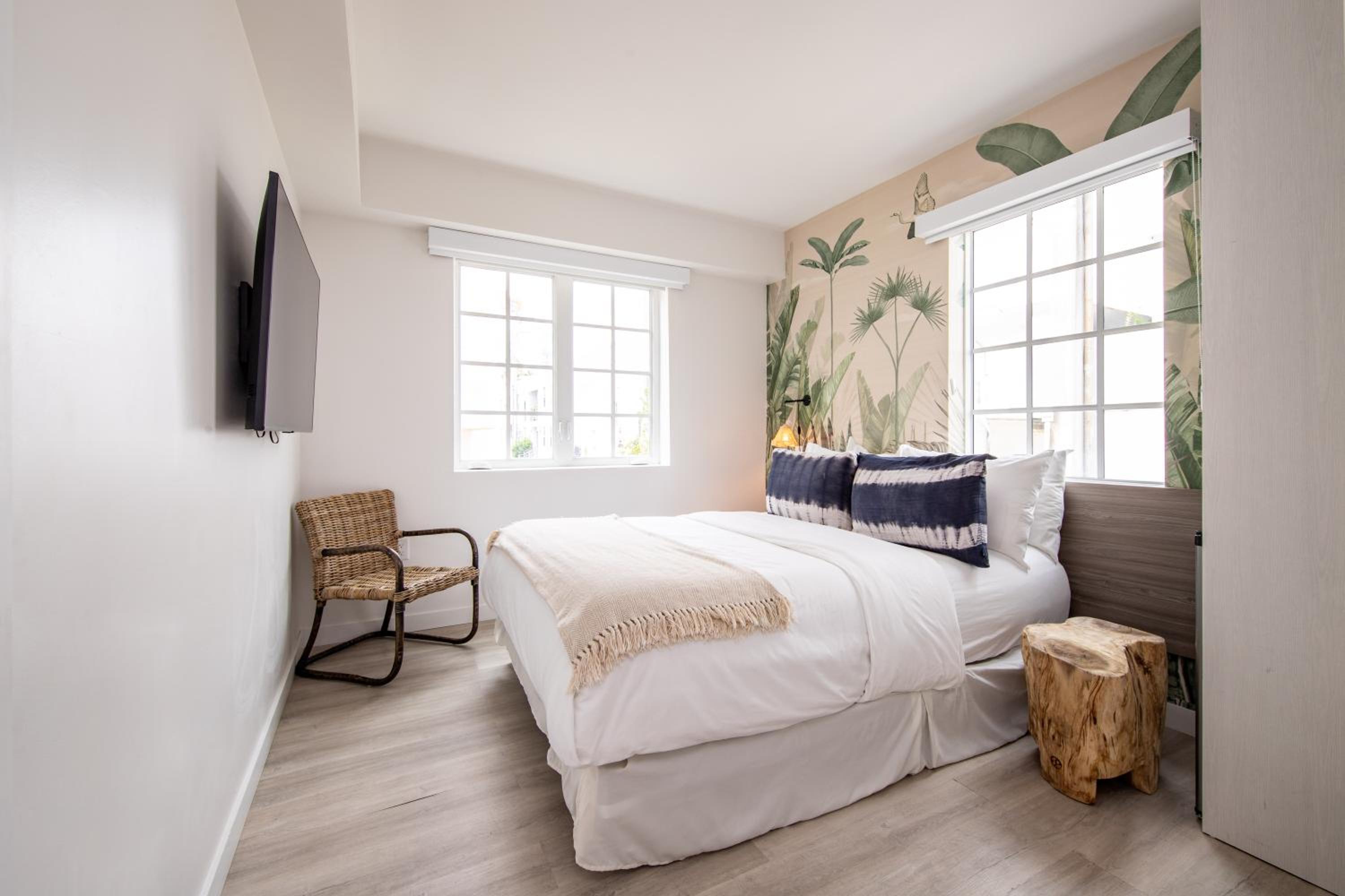 Deluxe Queen Room