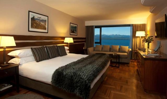 Deluxe Guest Room with 1 King, Lake view photo 1
