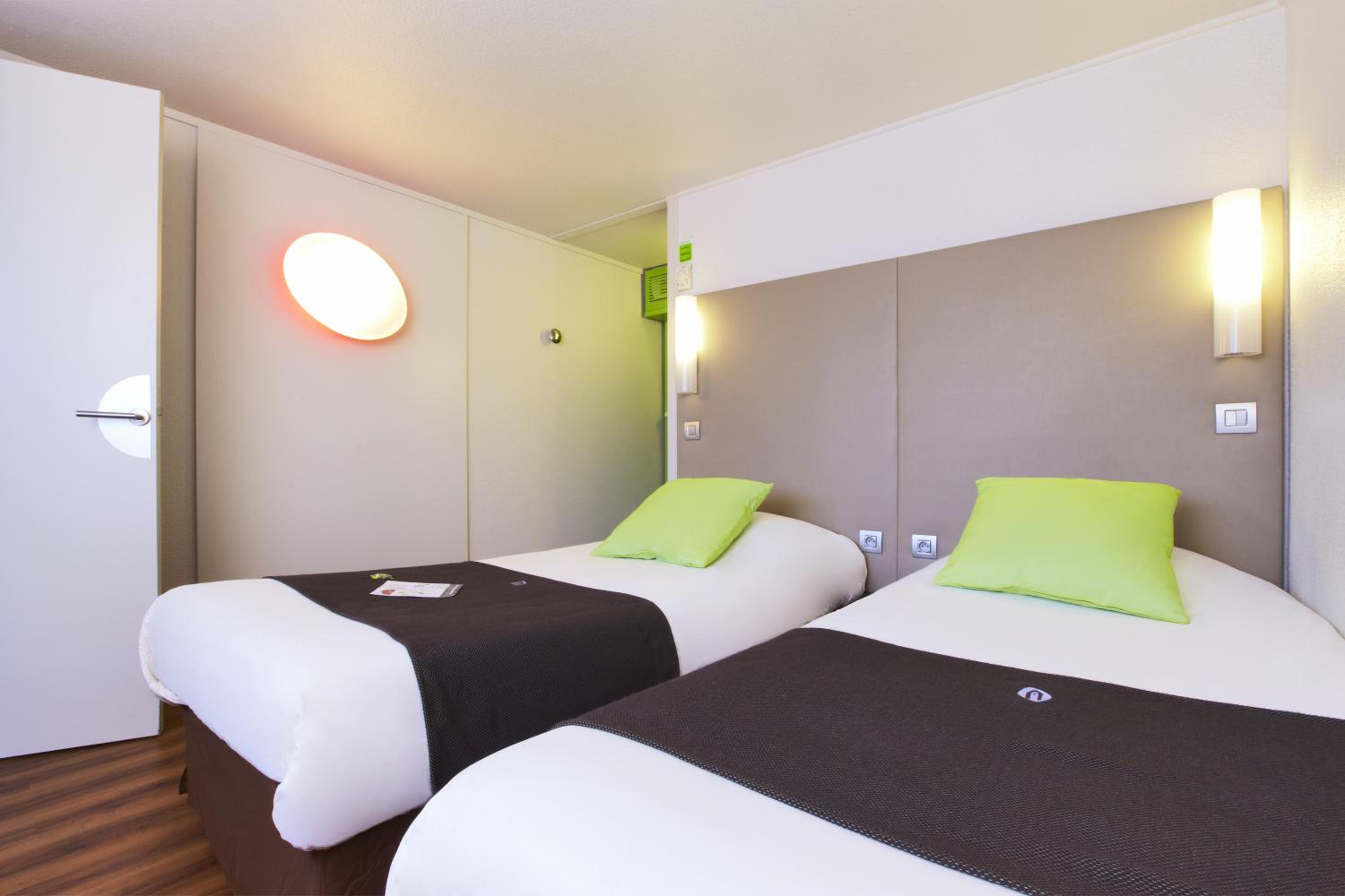 Standard Twin Room - Photo 4