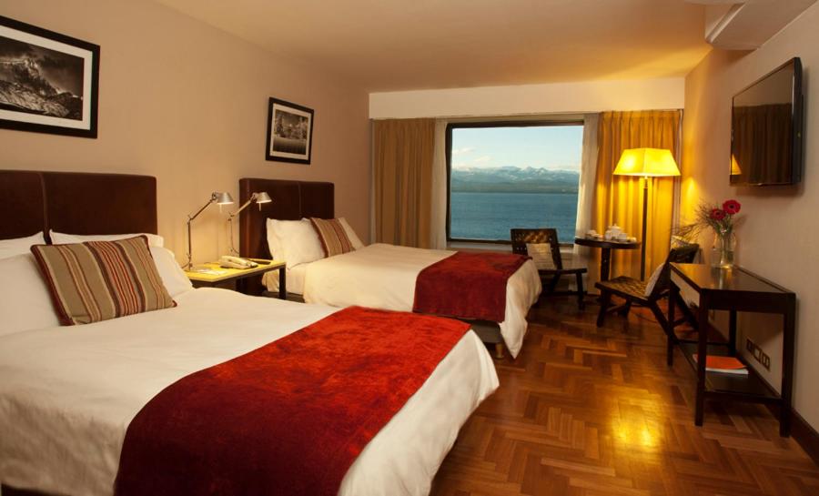 Family Deluxe Guest room with 2 Double, Lake view photo 2