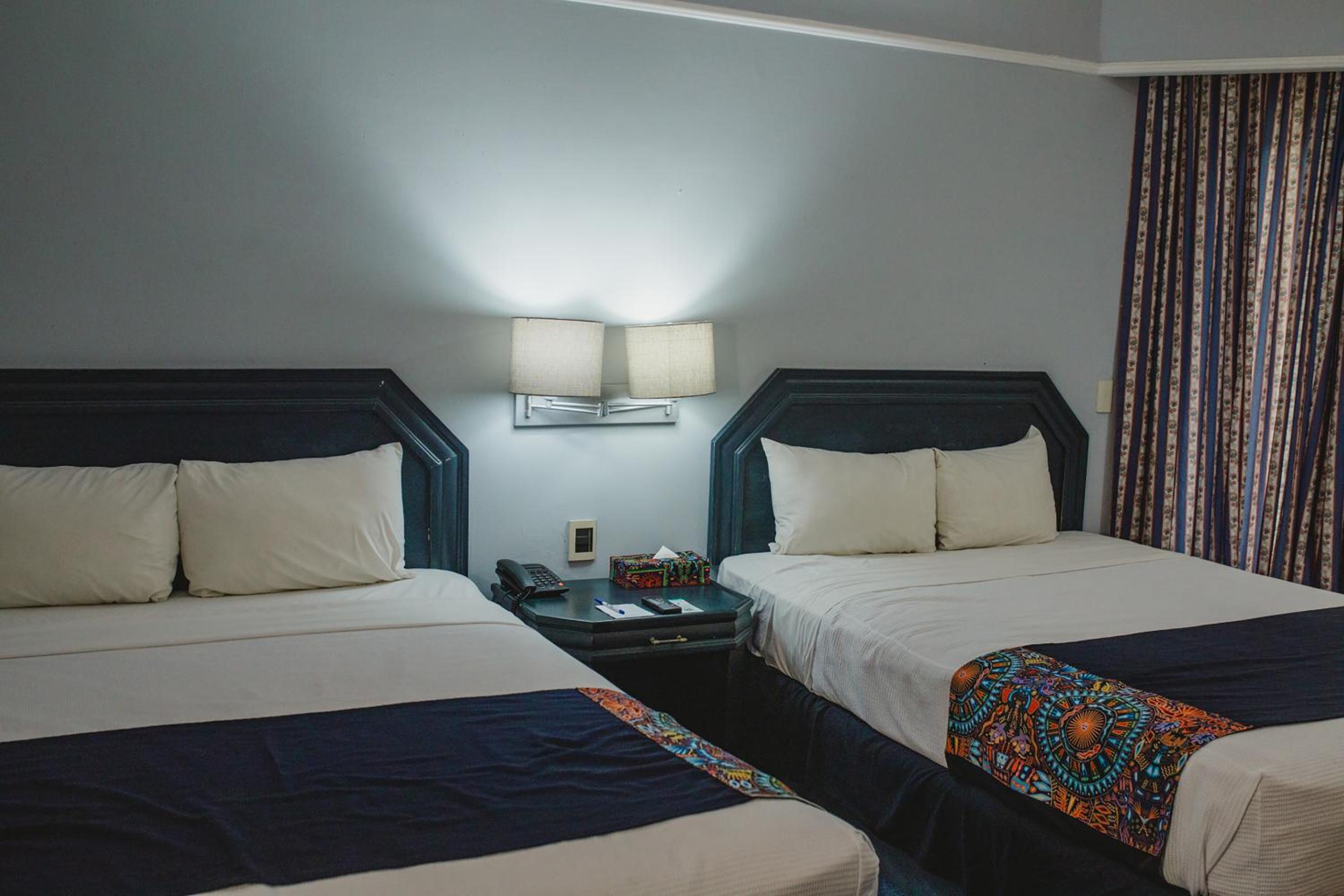 2 Queen Beds - Non Smoking - Photo 2