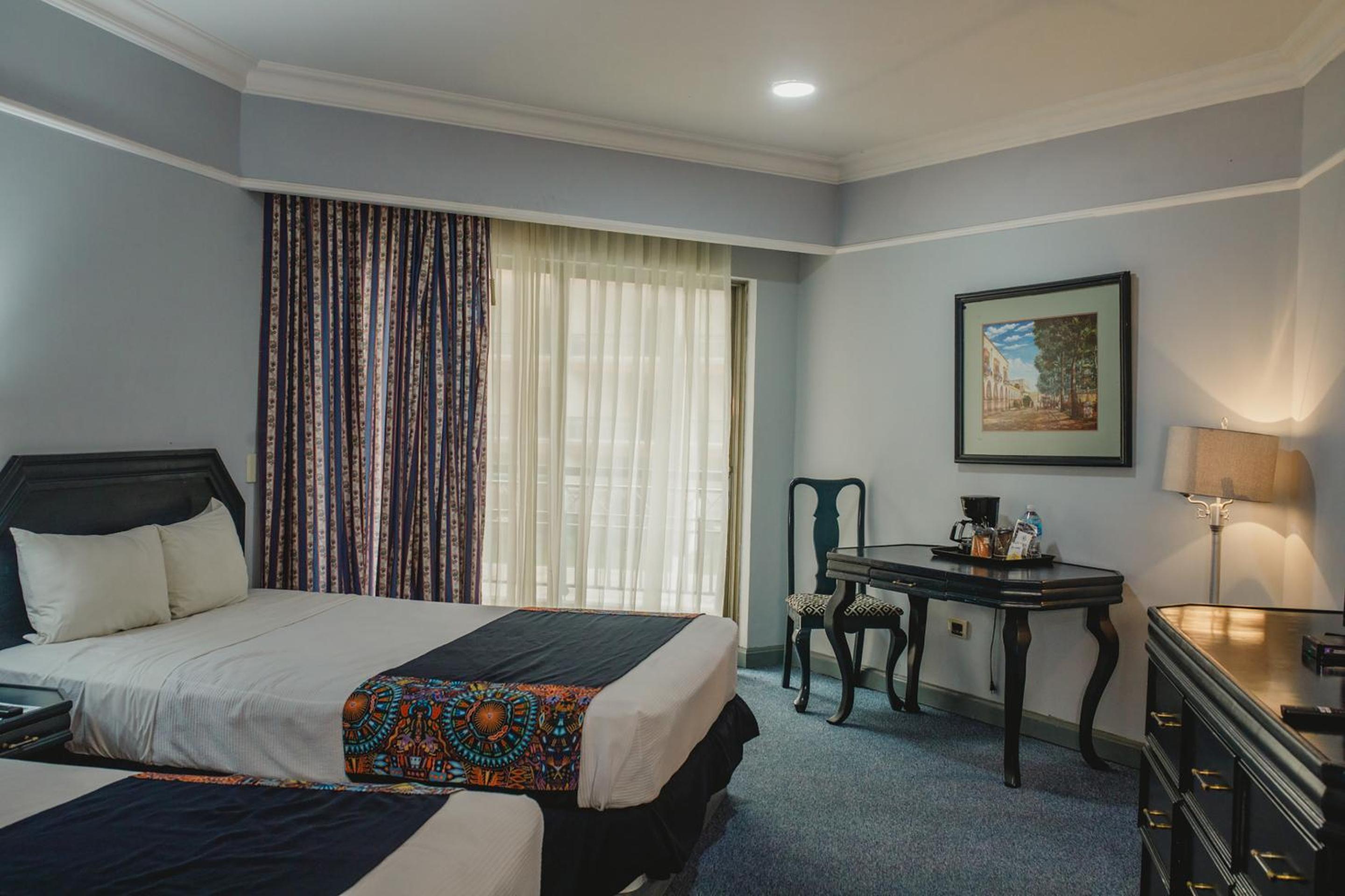 2 Queen Beds - Non Smoking - Photo 4