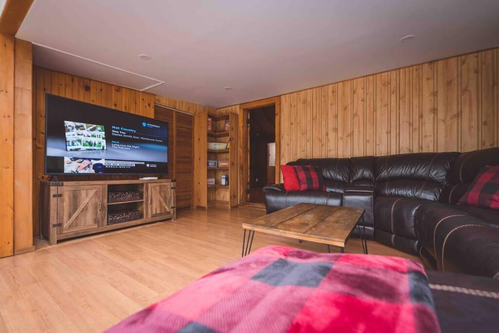 Three-Bedroom Apartment photo 1
