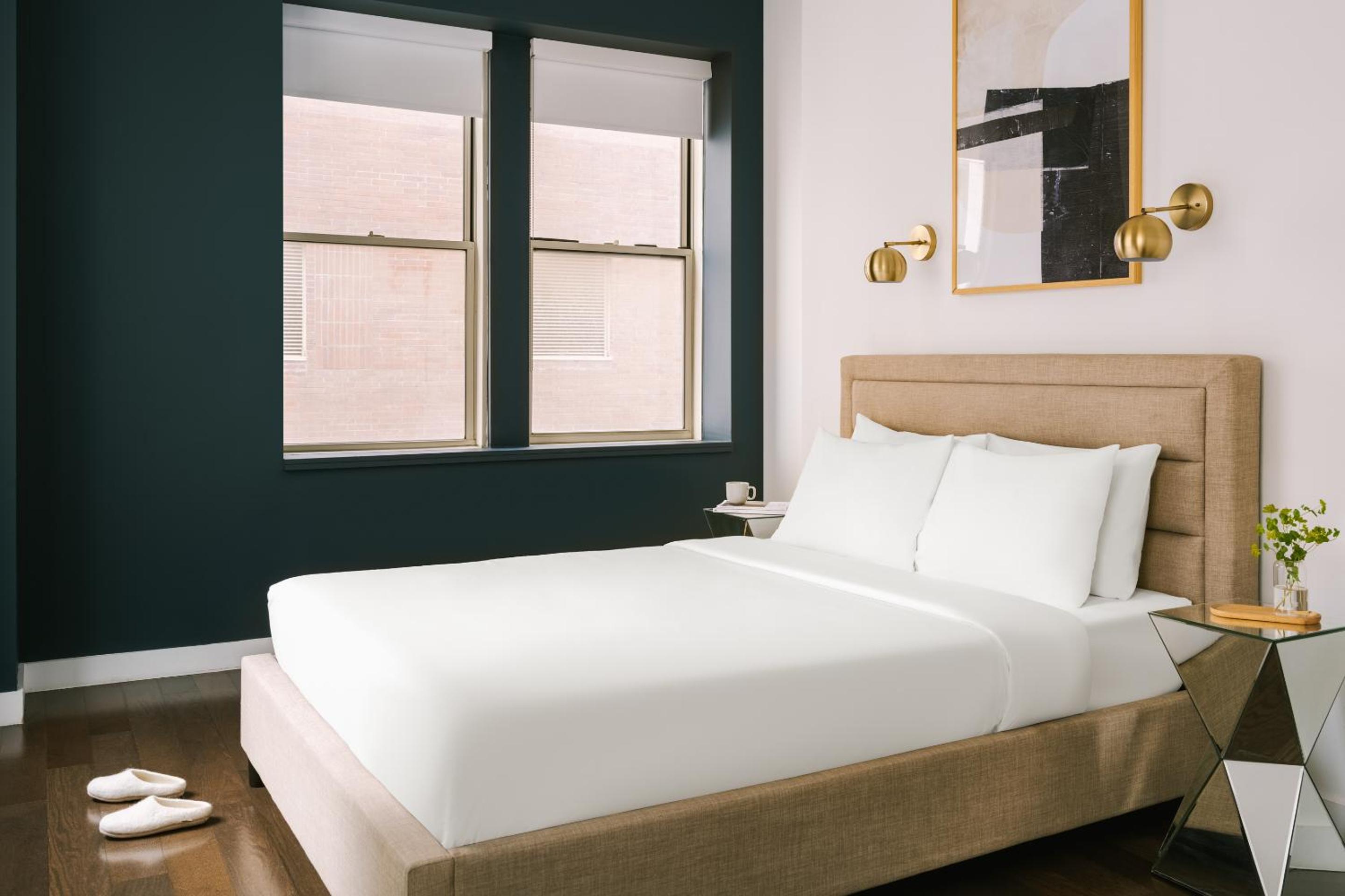Deluxe Three-Bedroom Apartment