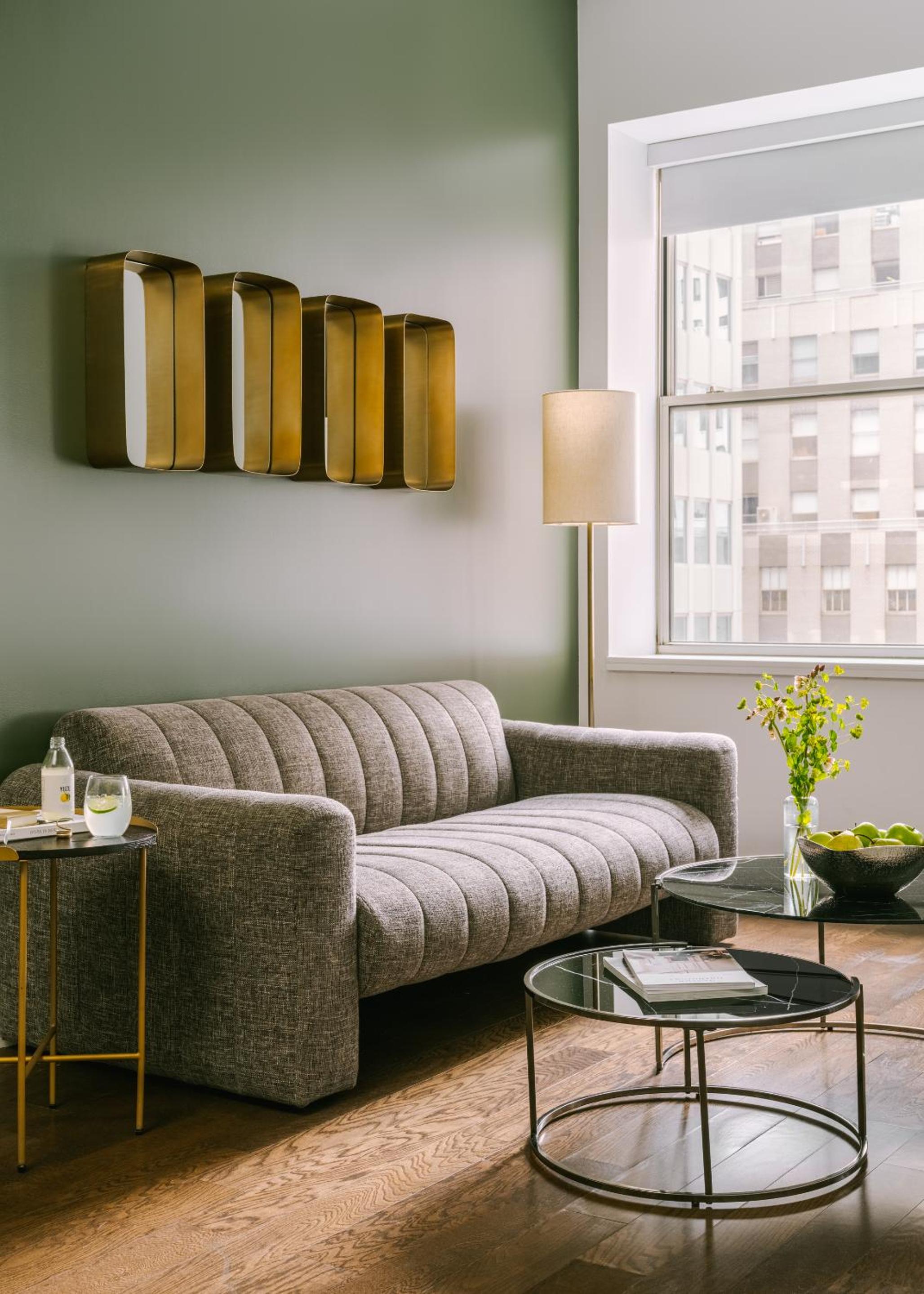 Superior Studio Apartment with Queen and Sofa Bed thumbnail 5