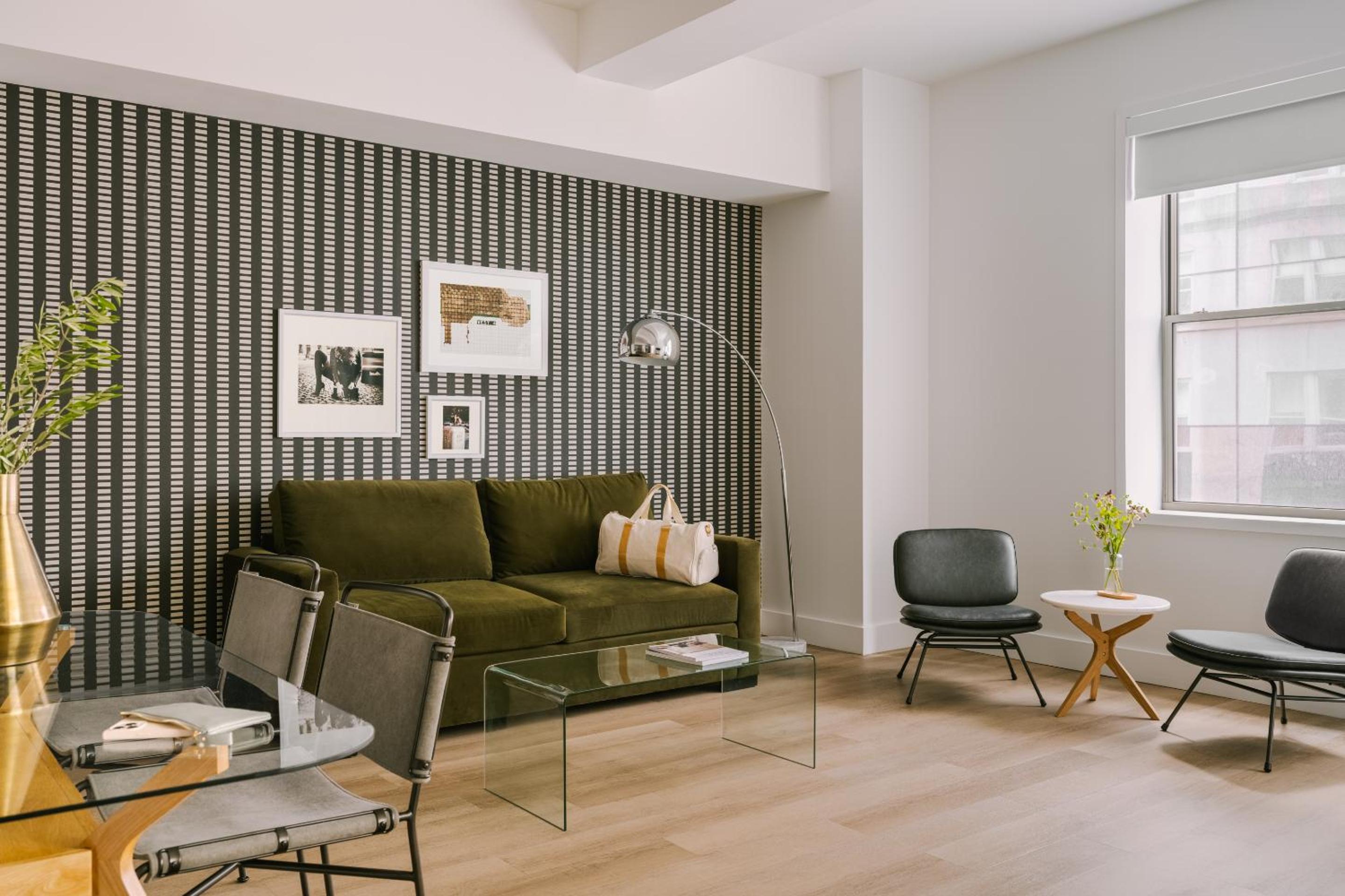 Deluxe Three-Bedroom Apartment