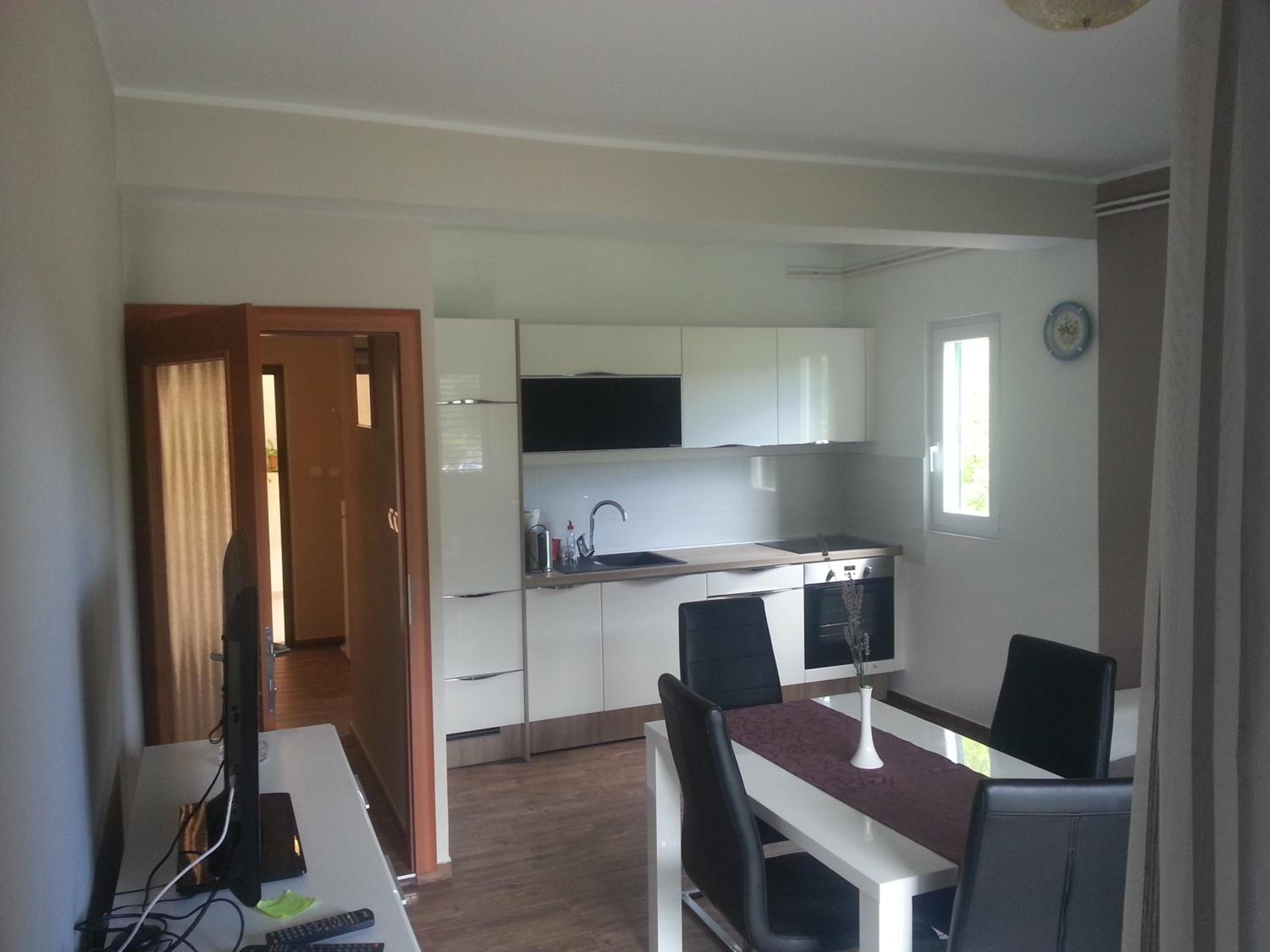 Two-Bedroom Apartment with Balcony and Sea View - Photo 20