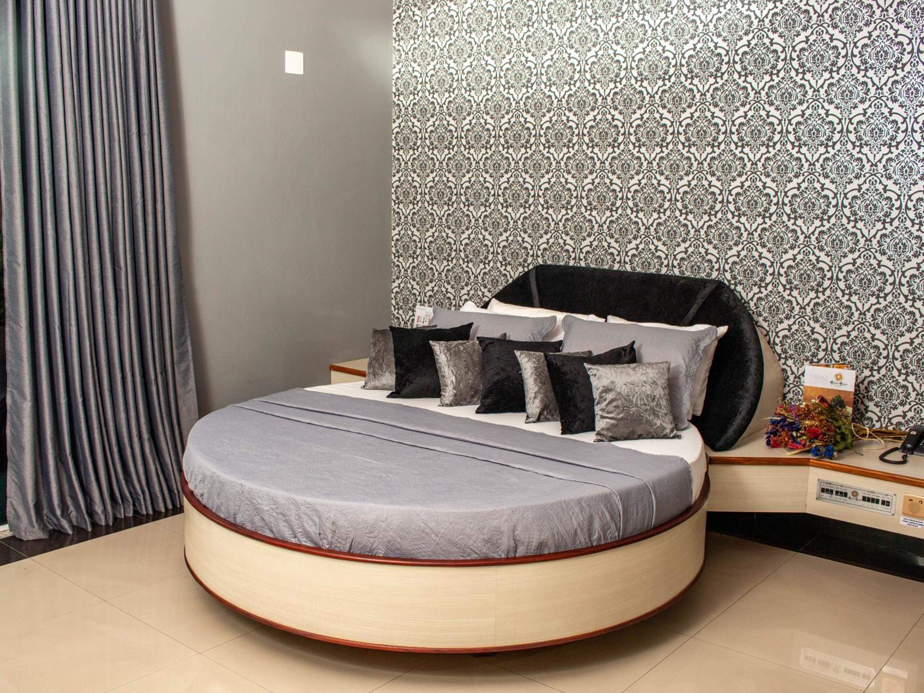 Deluxe King Suite