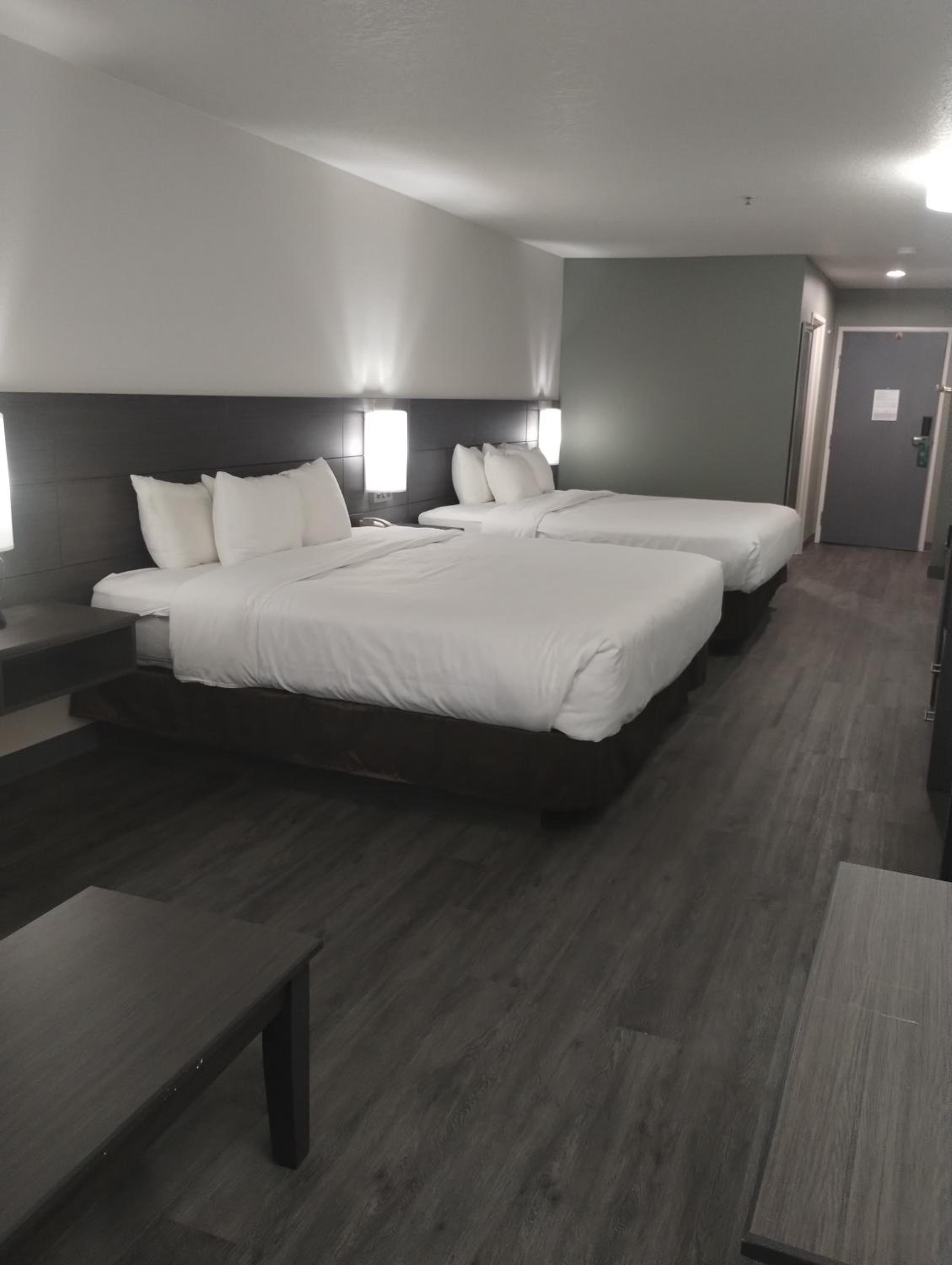Efficiency Family King Suite - Non Smoking - Photo 2