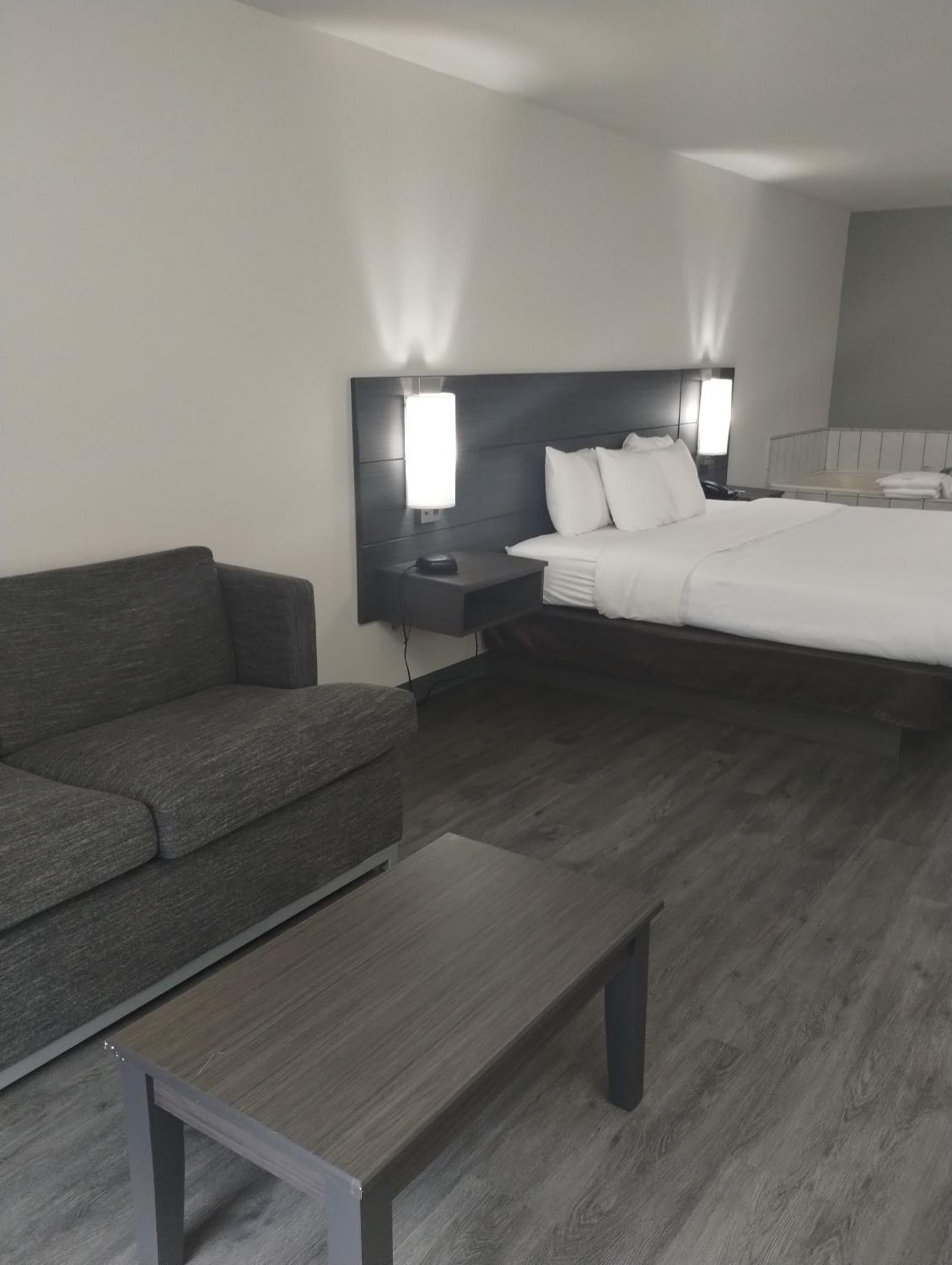 Standard King Room with Whirlpool in bath and Sofabed - Non Smoking  - Photo 9