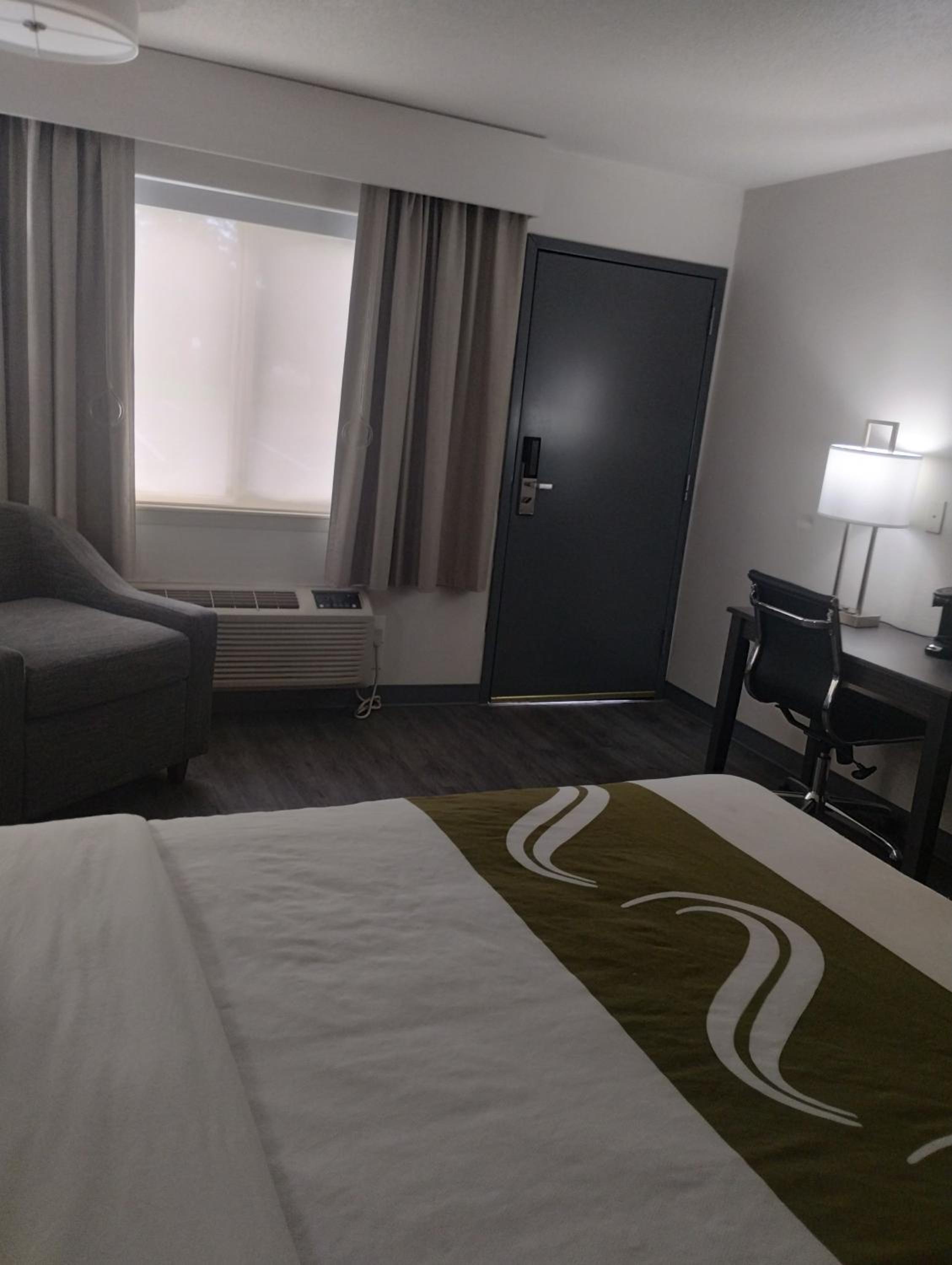Queen Room - Accessible/Non Smoking - Photo 1