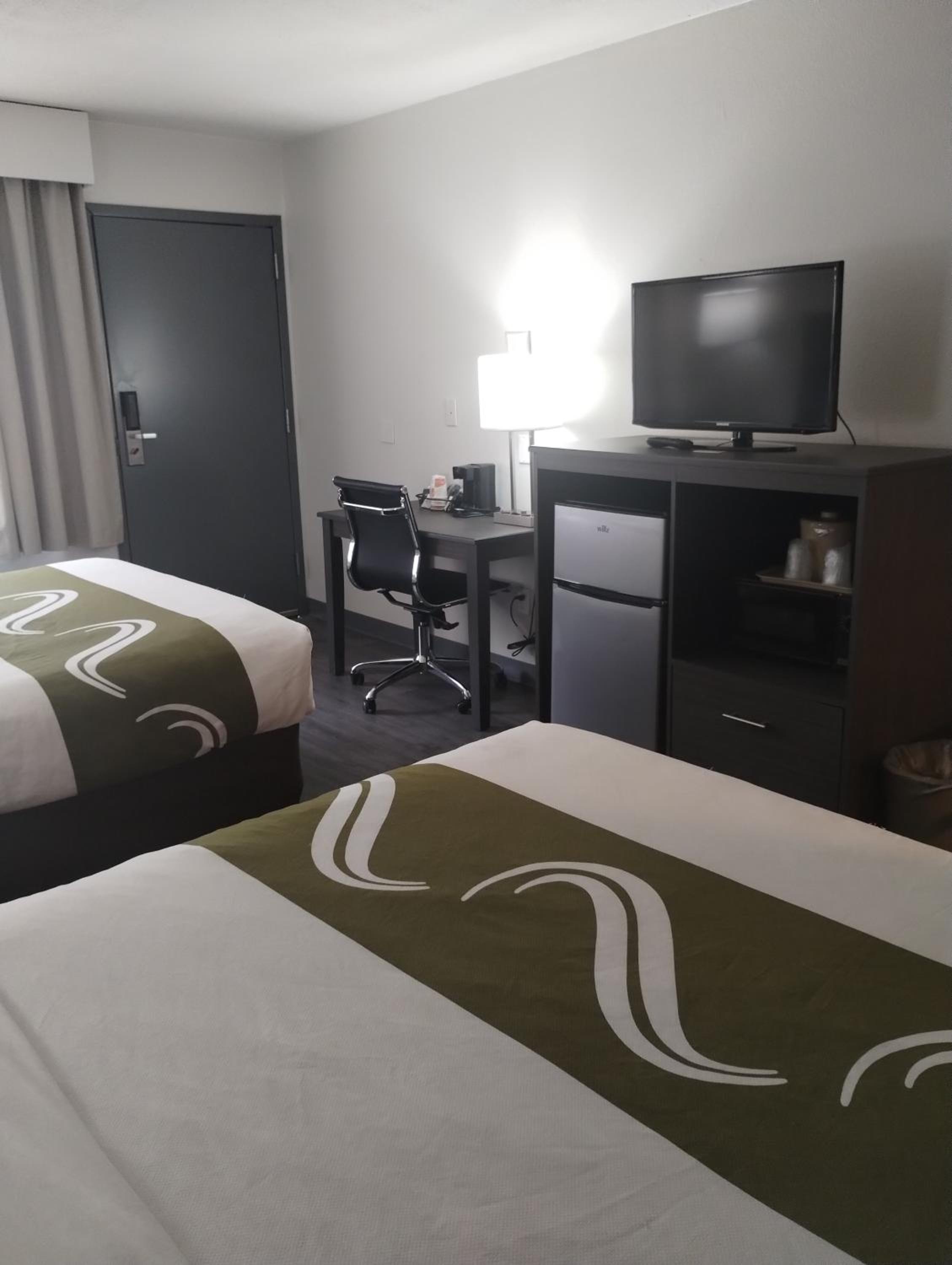 Queen Room with Two Queen Beds - Accessible/Non Smoking - Photo 8