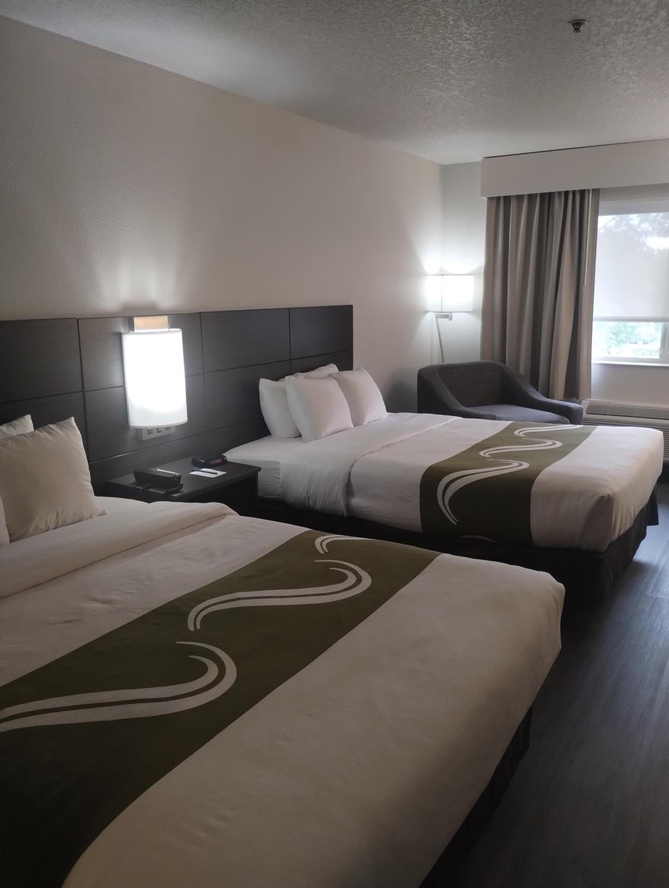 Standard Queen Room with Two Queen Beds - Non Smoking  - Photo 4