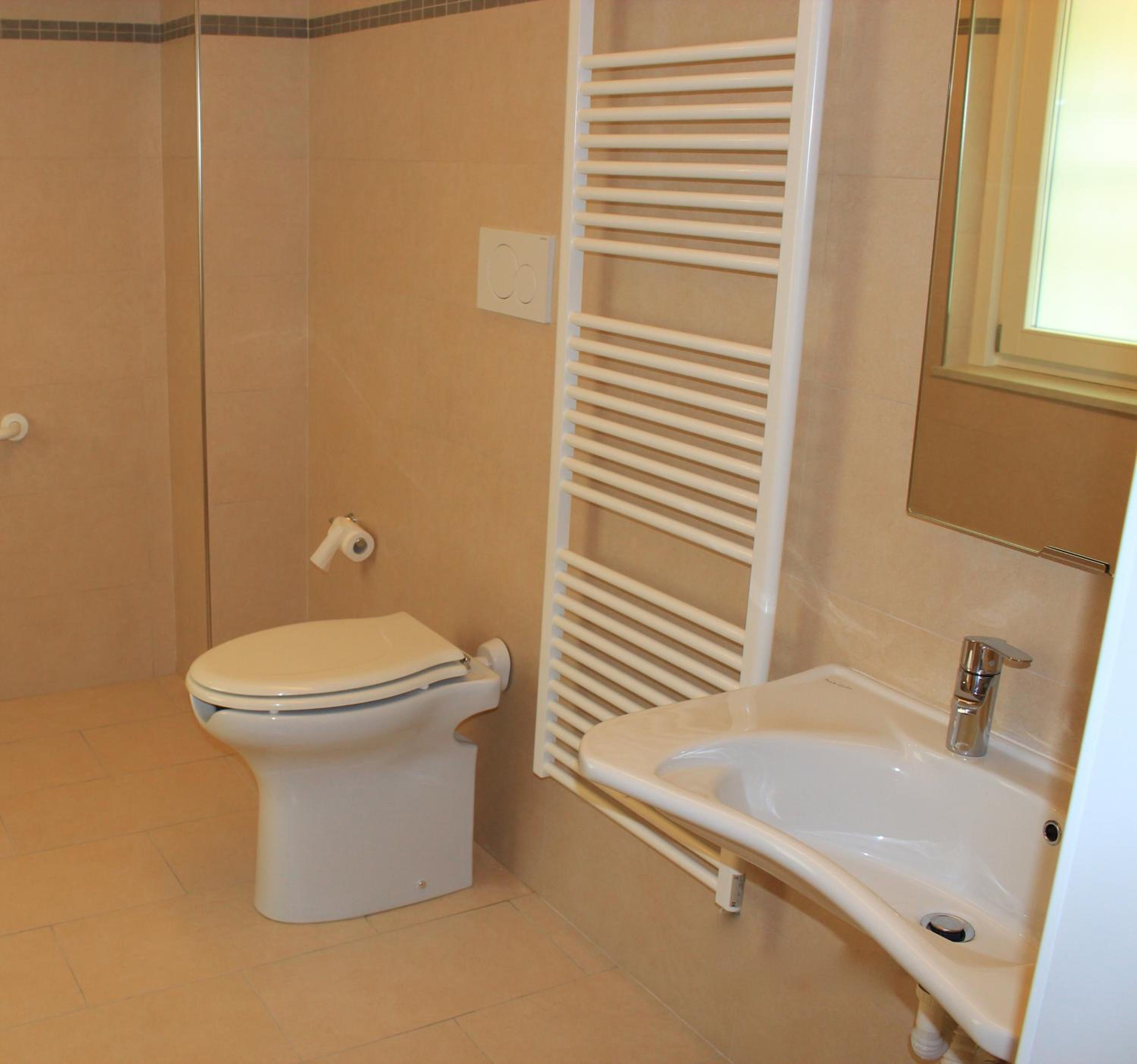 Double or Twin Room with Private Bathroom - Photo 5