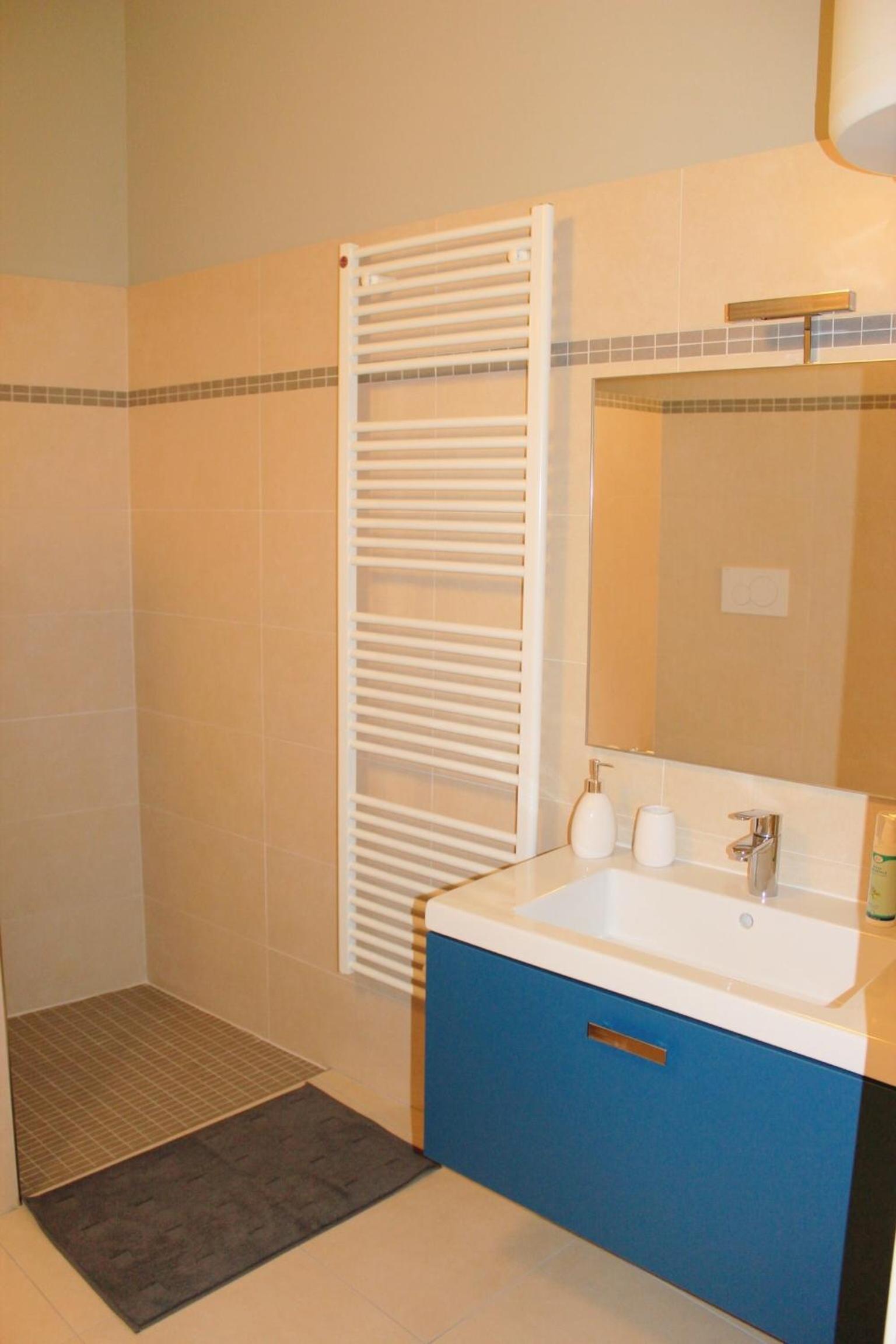 Deluxe Suite - Photo 3
