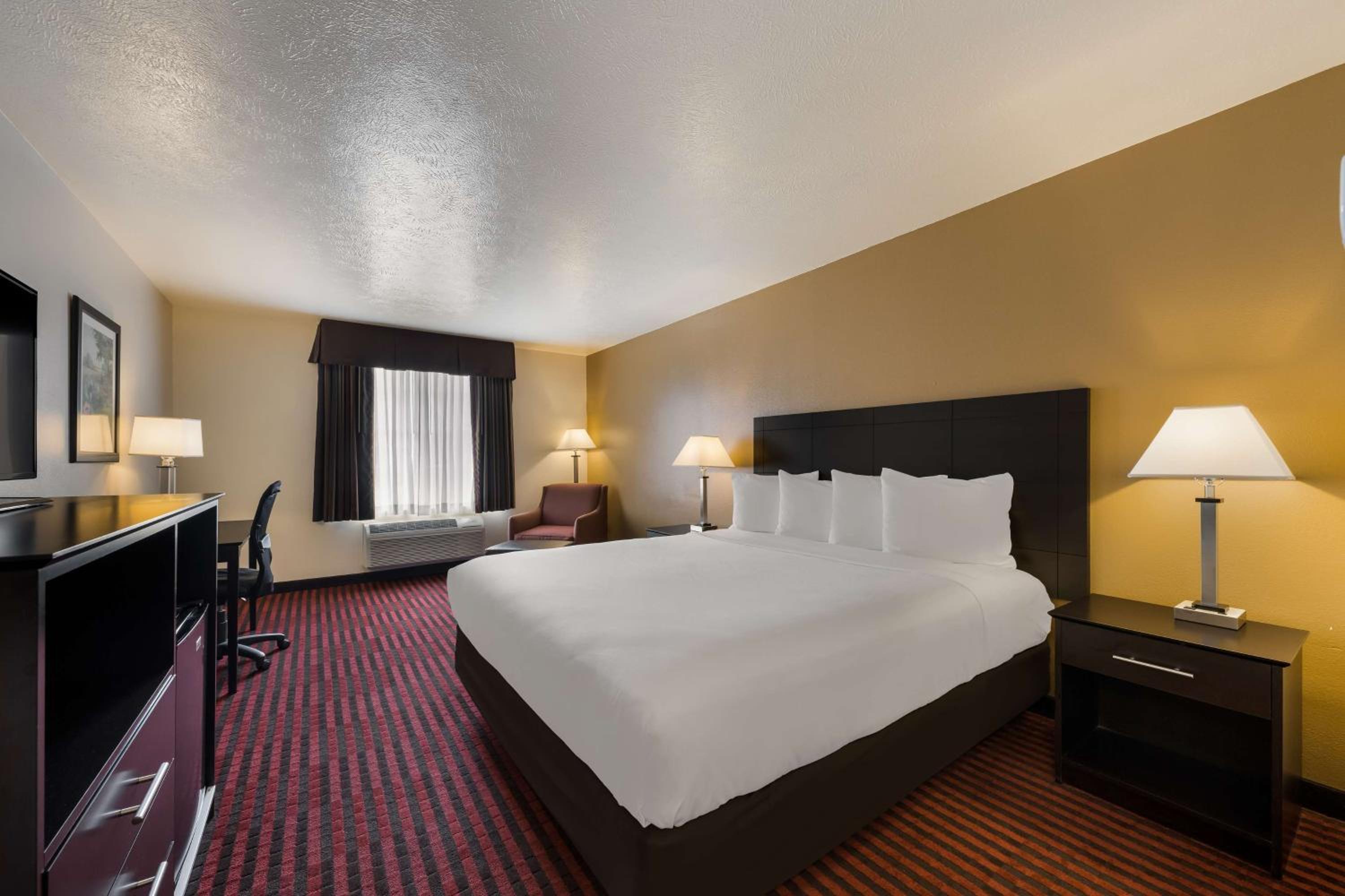 King Room - Non-Smoking - Photo 1