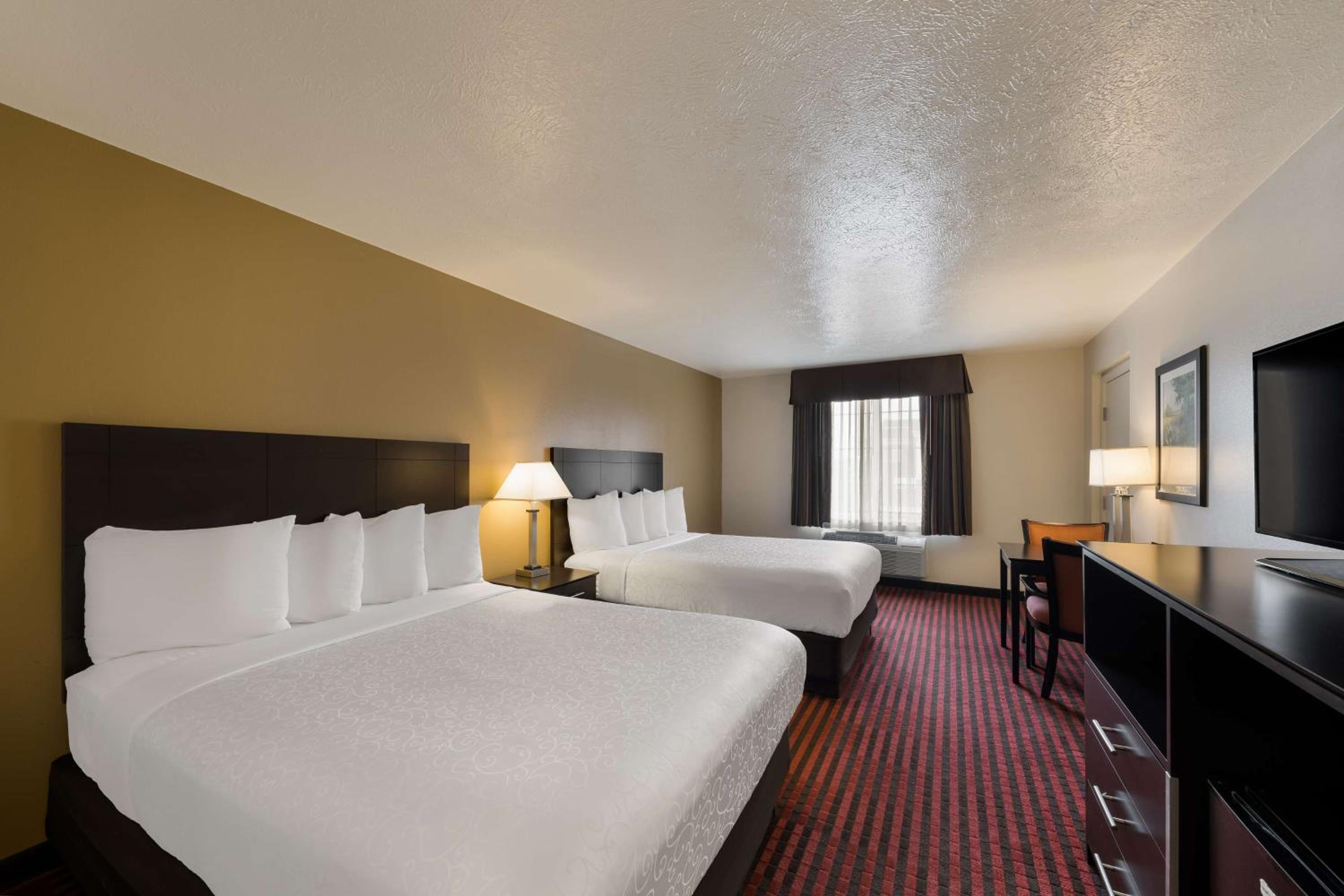 Queen Room with Two Queen Beds - Non-Smoking - Photo 1
