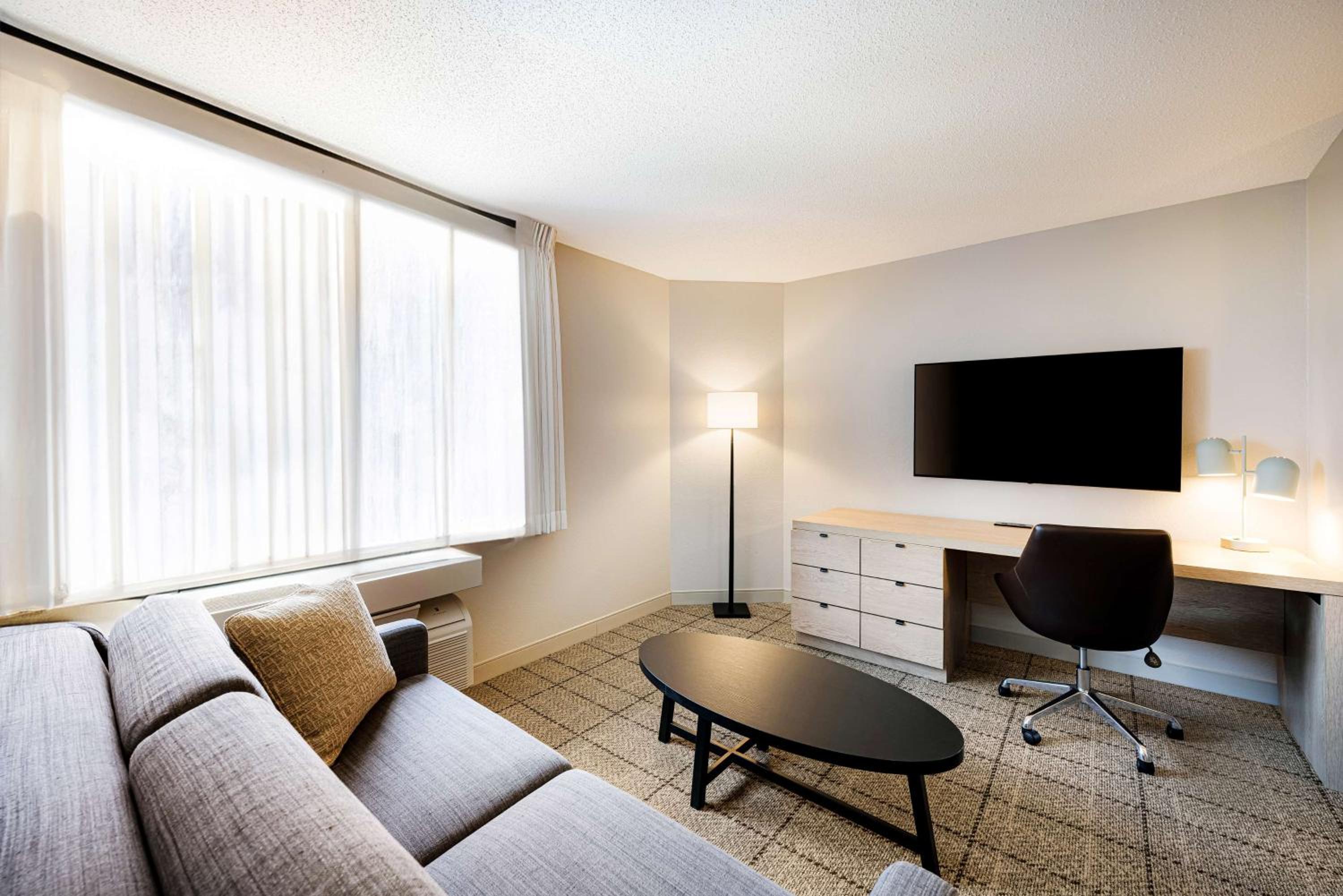 One-Bedroom Queen Suite - Photo 10