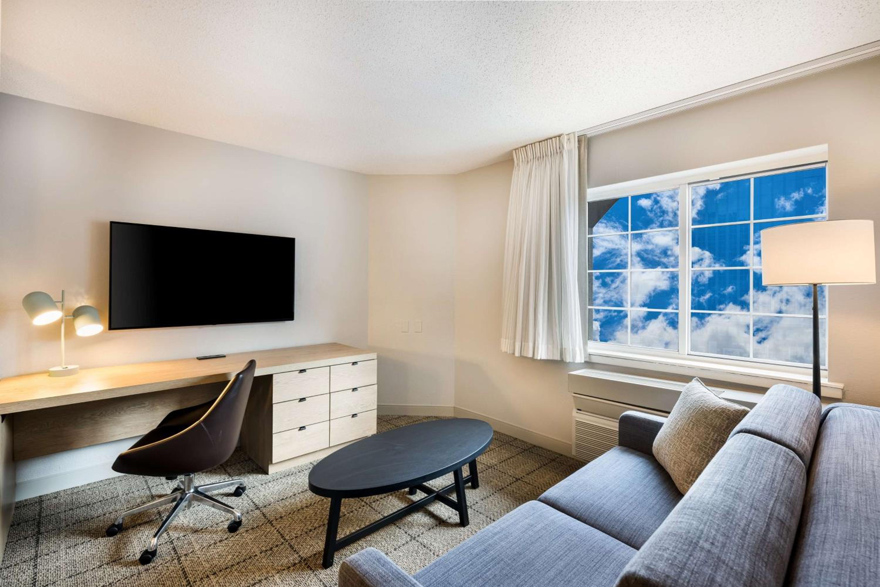 One-Bedroom Queen Suite - Photo 7