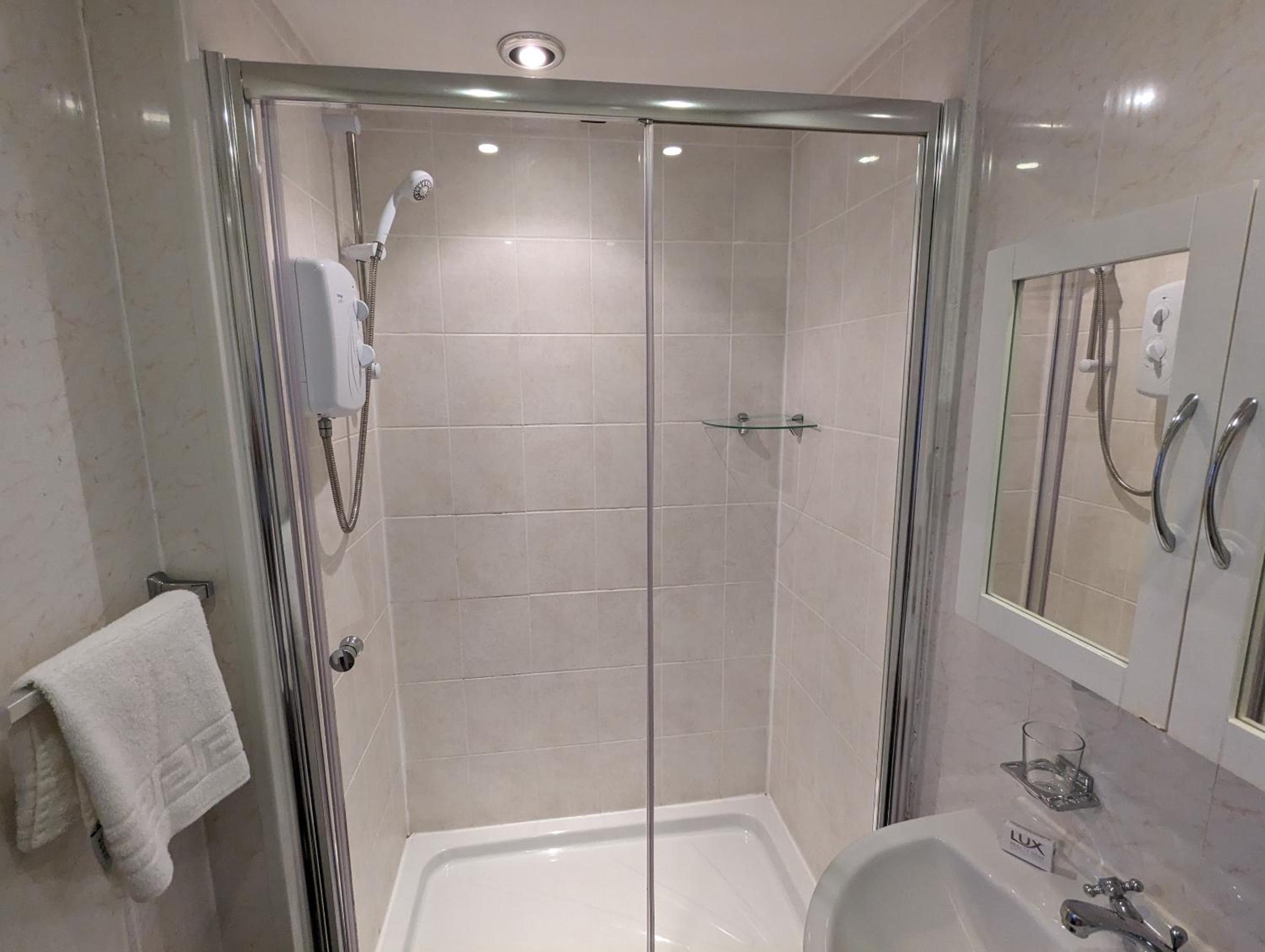 Deluxe Double Room with Shower photo 3