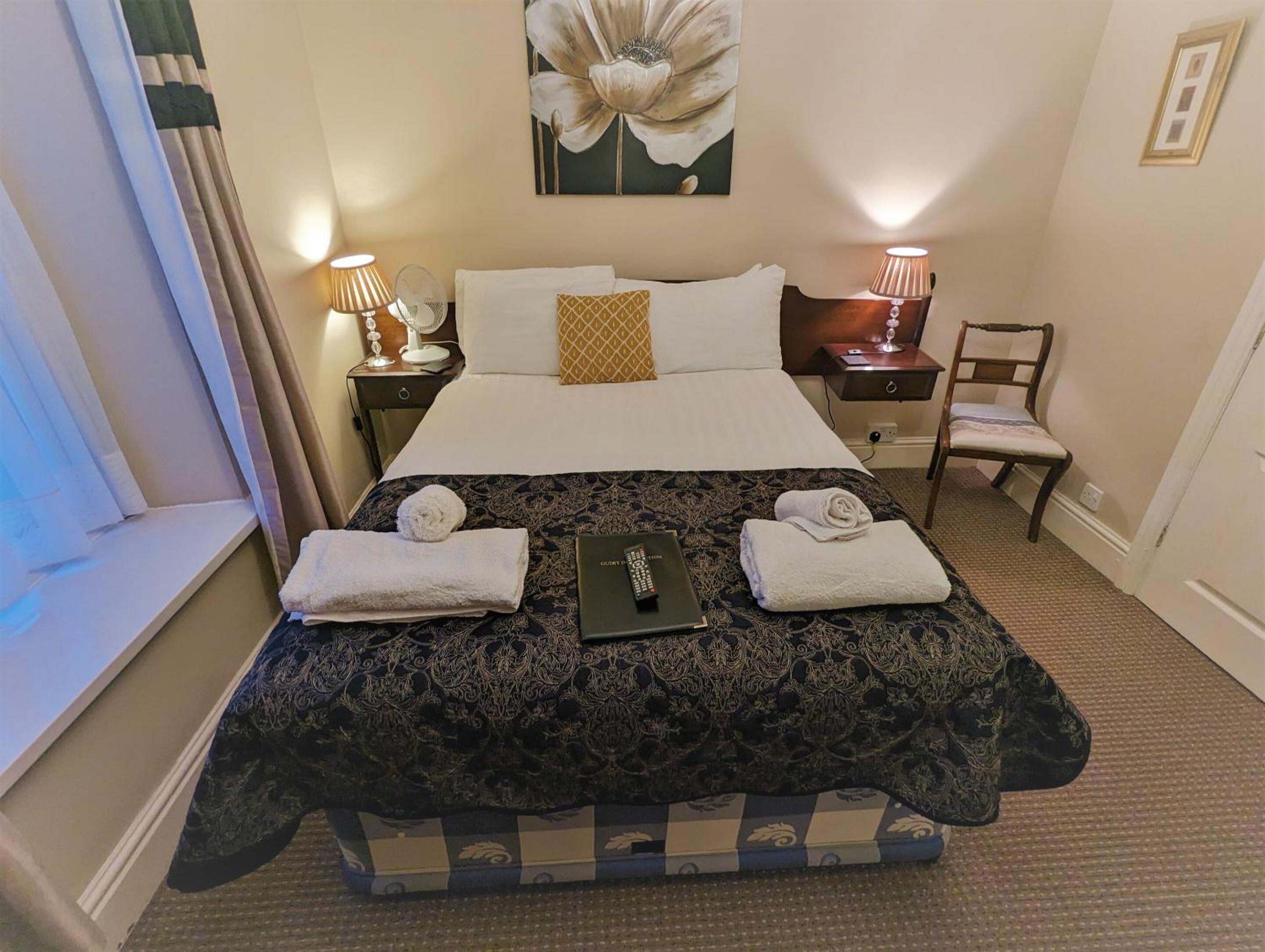 Double Room with Private Bathroom photo 3
