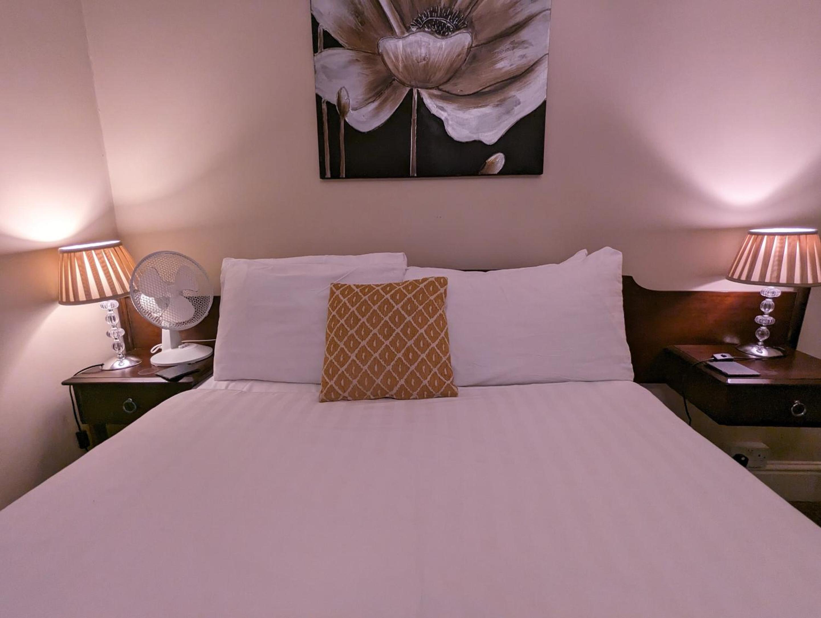 Double Room with Private Bathroom photo 1