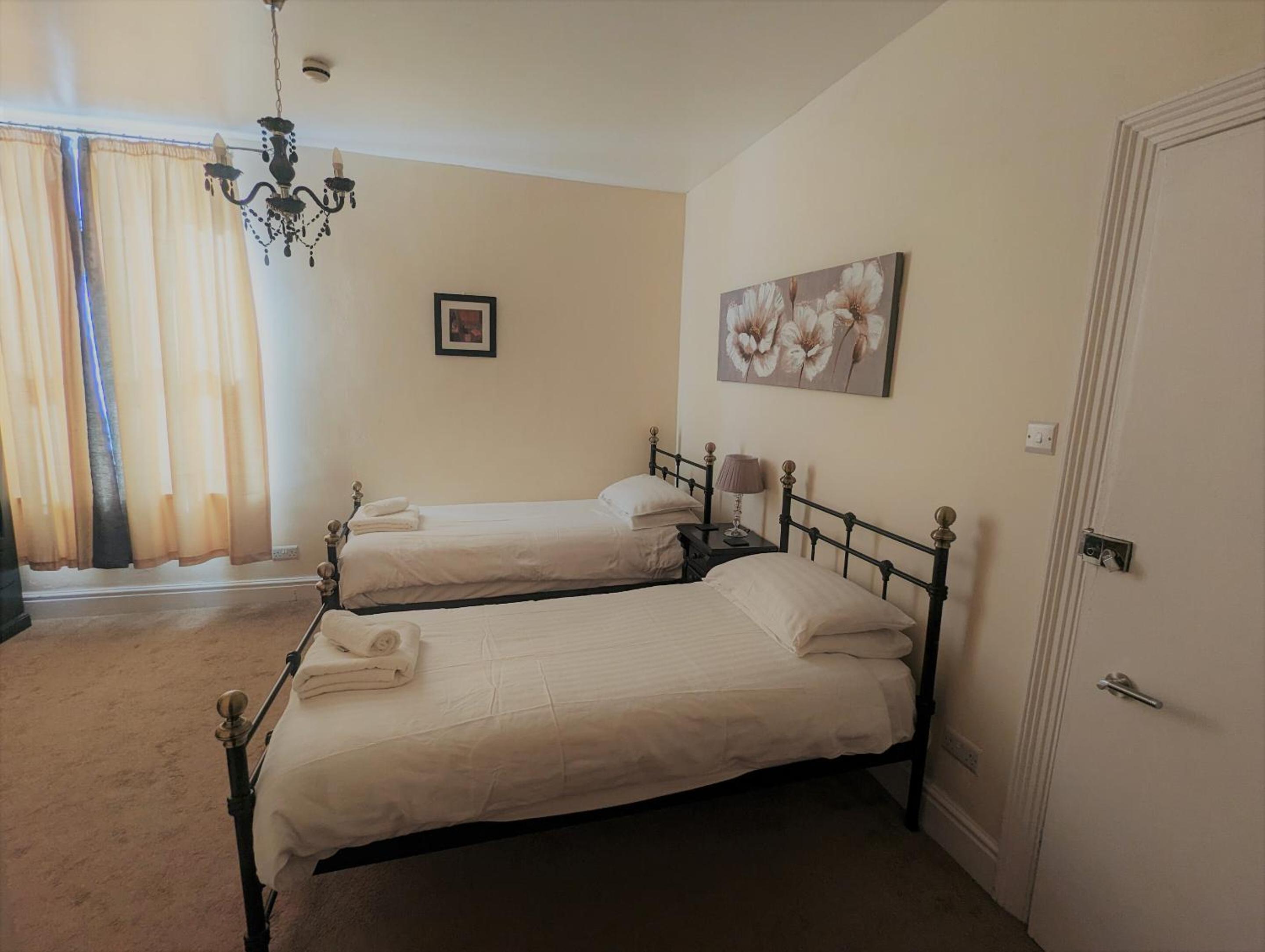 Deluxe Twin Room photo 3