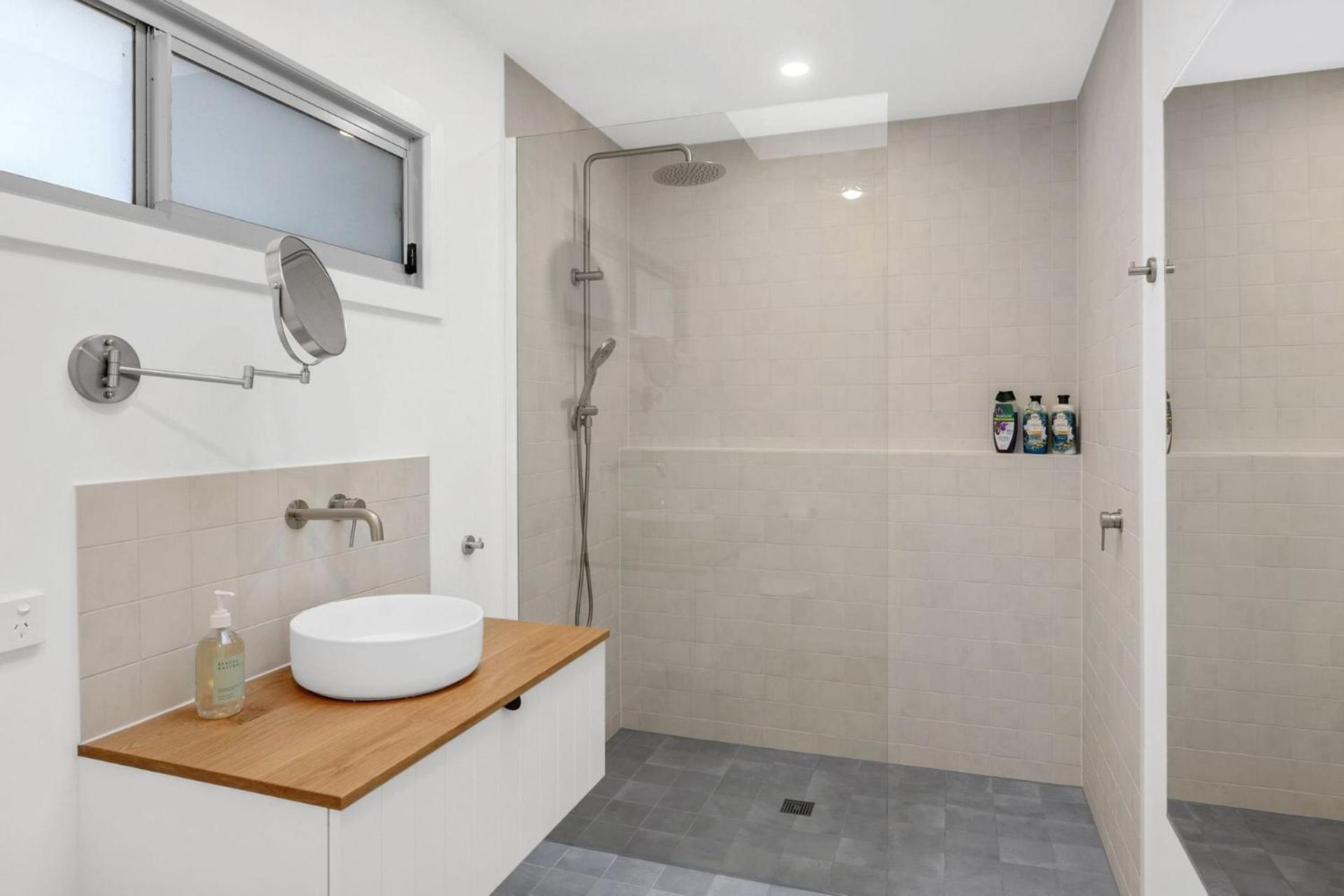Three-Bedroom House photo 2