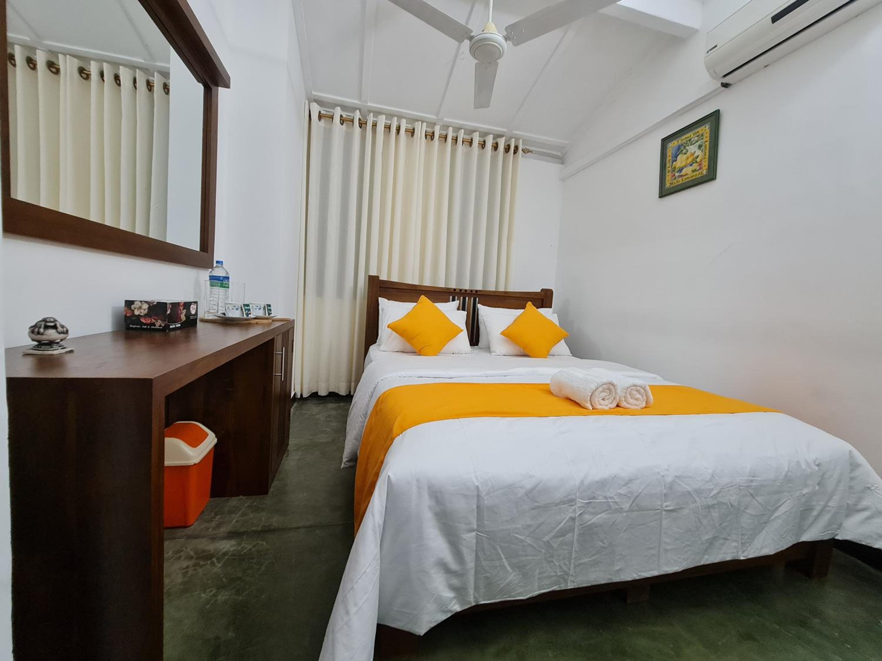 Standard Double Room with Shared Bathroom photo 3