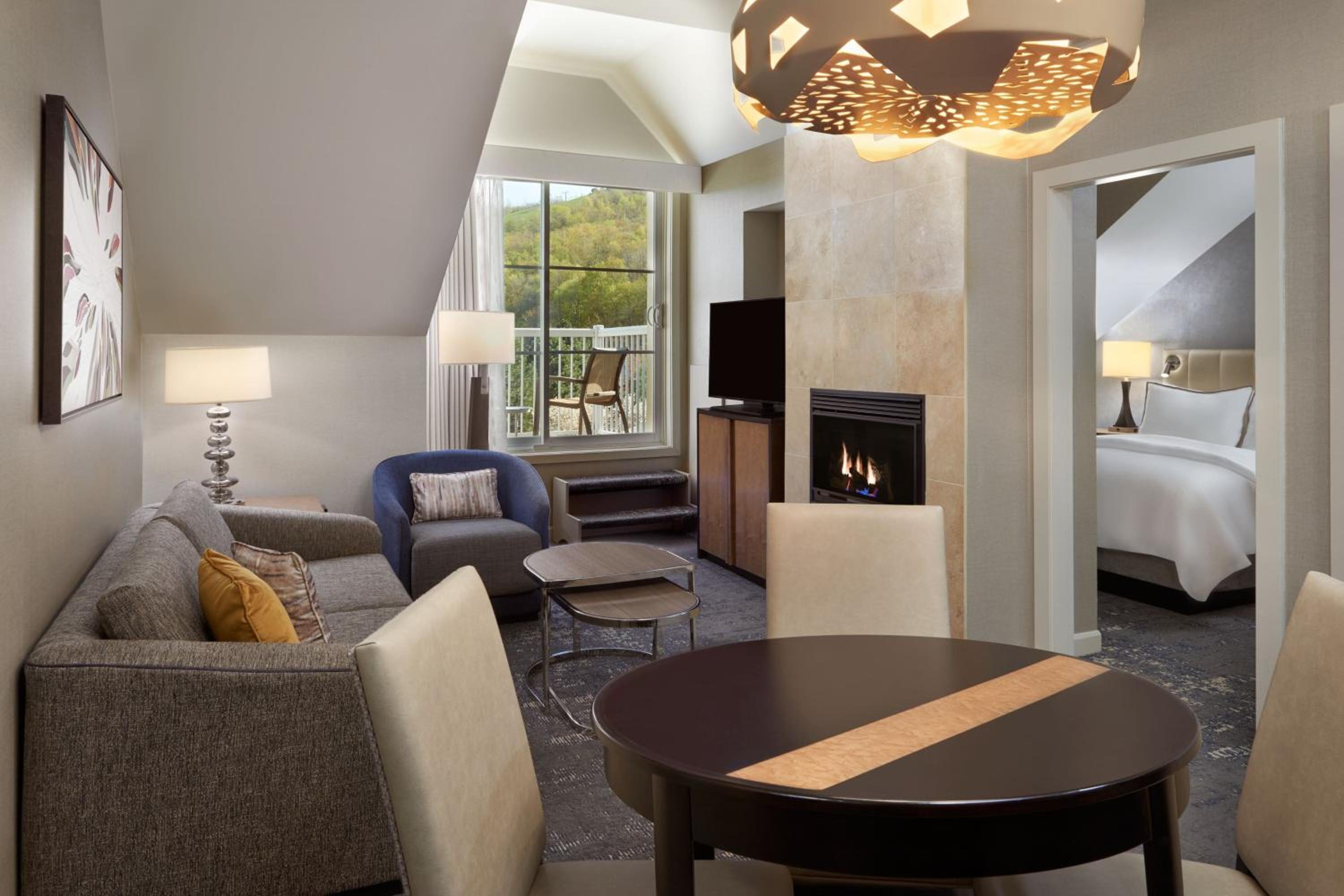 1 Bedroom Suite, 1 Queen, Sofa bed - Photo 4