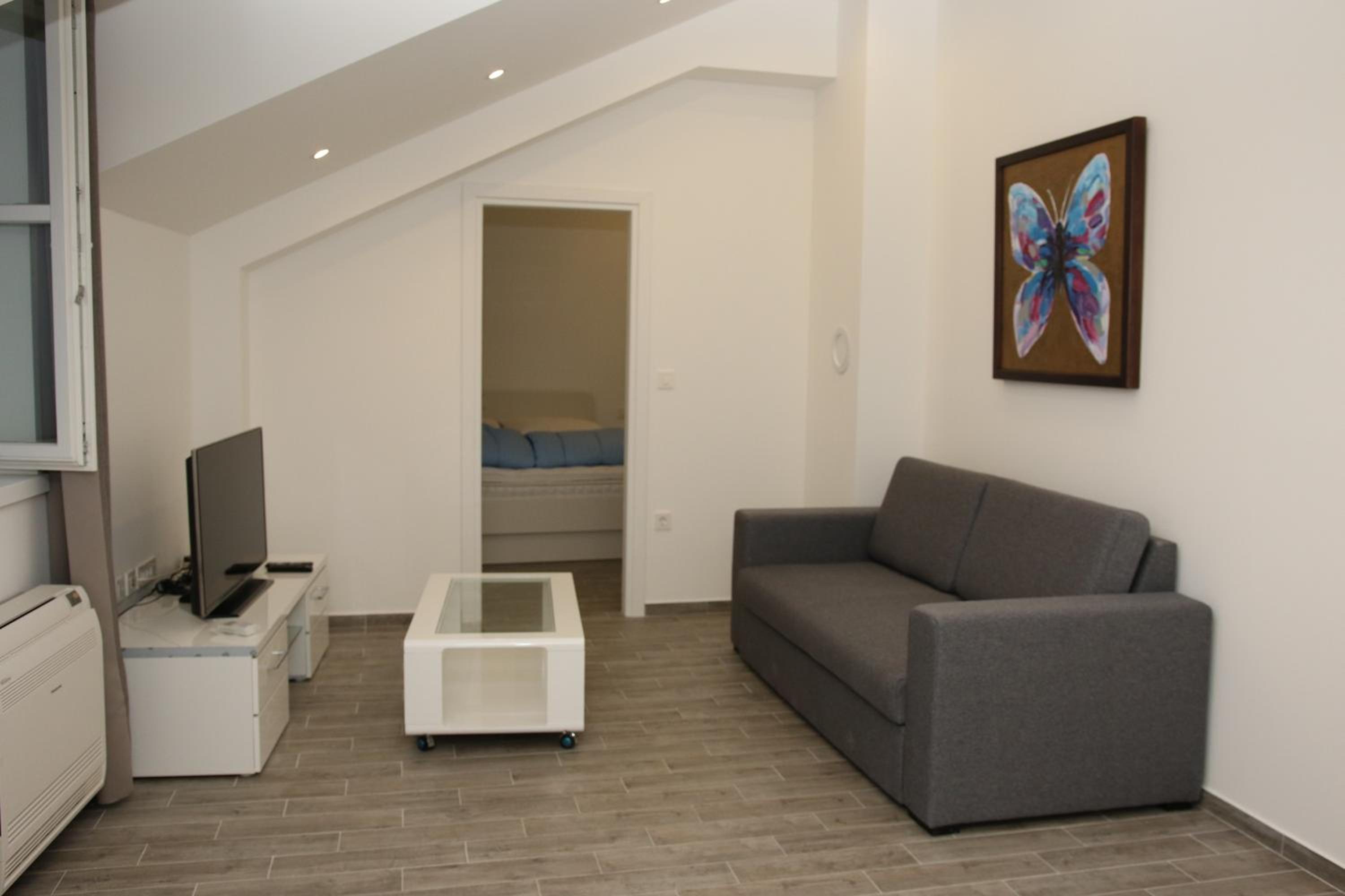 One-Bedroom Apartment