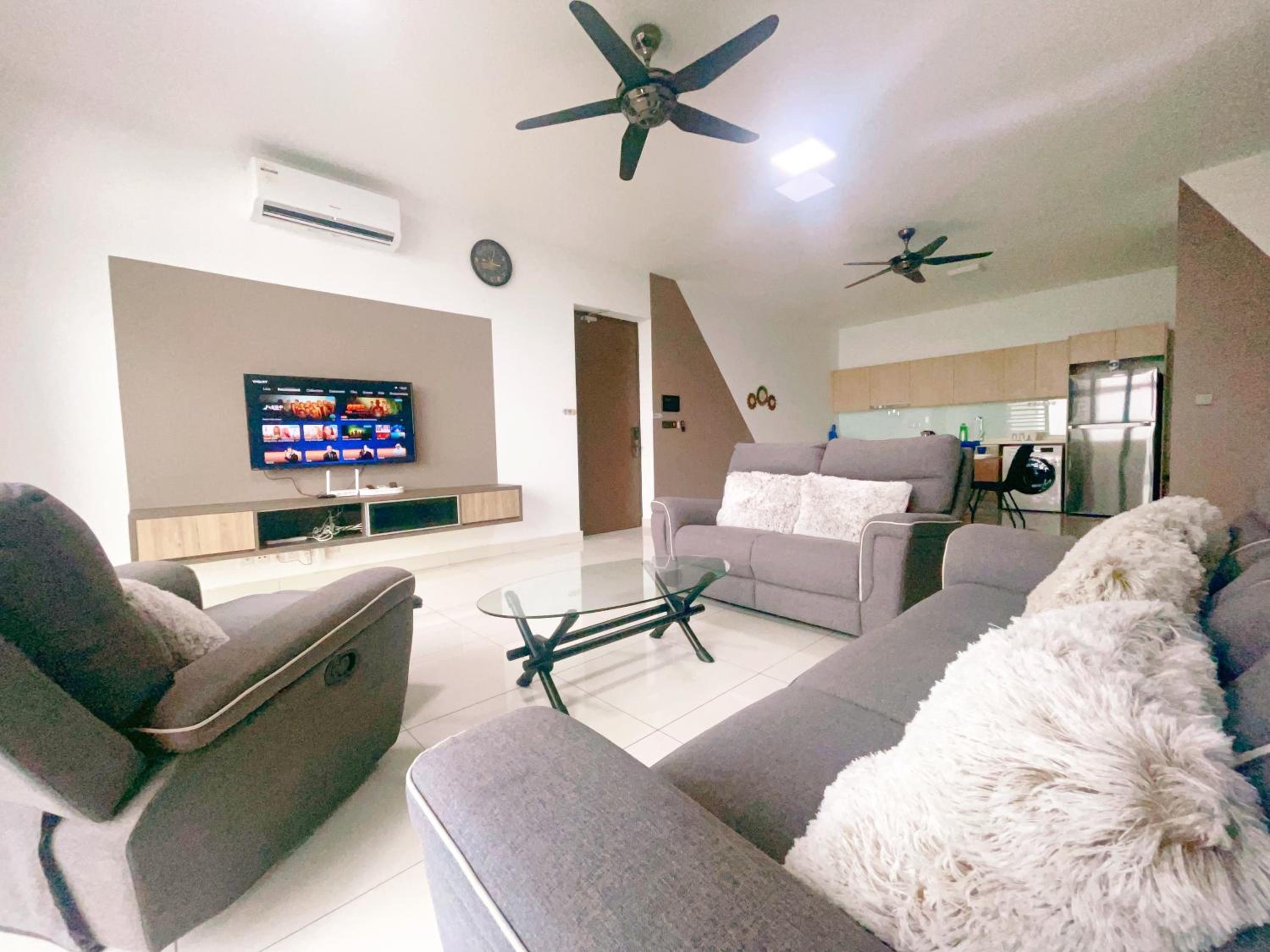 Three-Bedroom Apartment - Photo 13