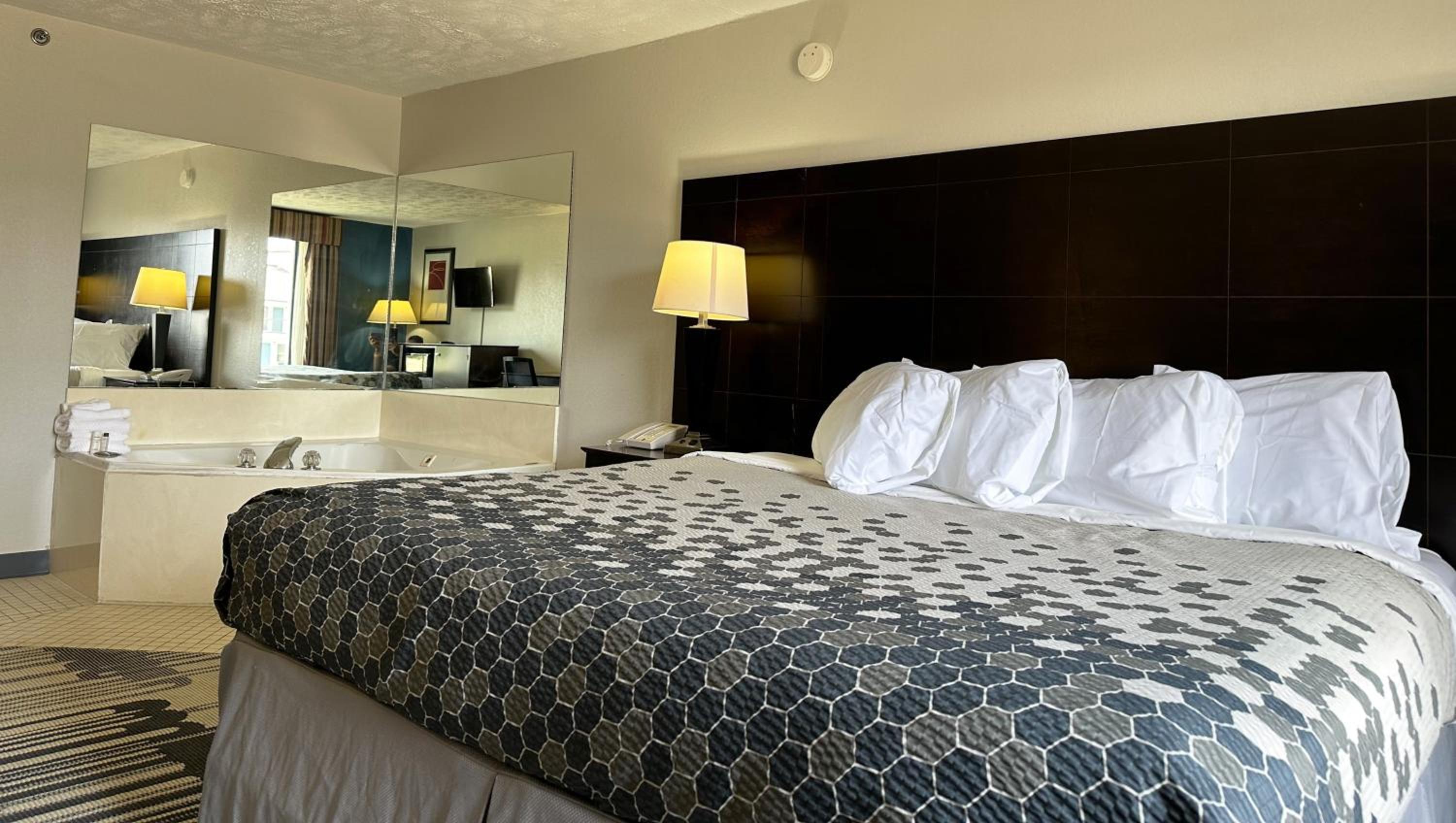 King Room with Spa Bath - Photo 4